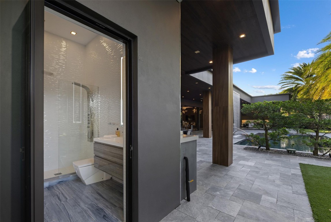 2213 NE 37th Dr Fort Lauderdale, FL 33308