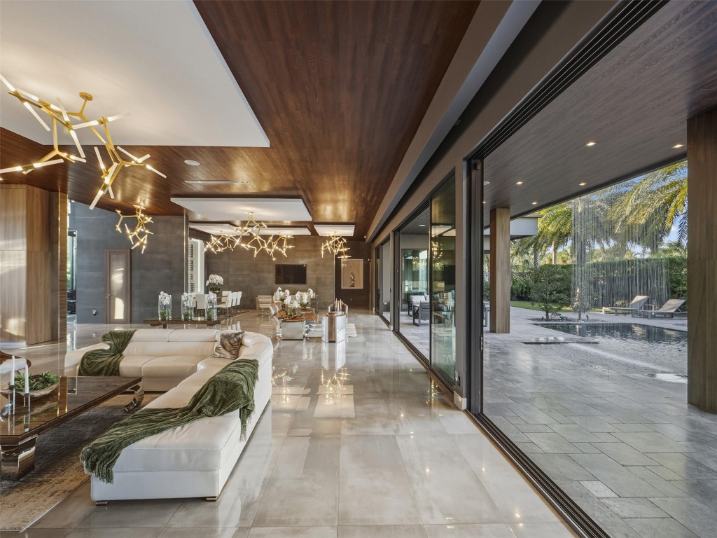 2213 NE 37th Dr Fort Lauderdale, FL 33308