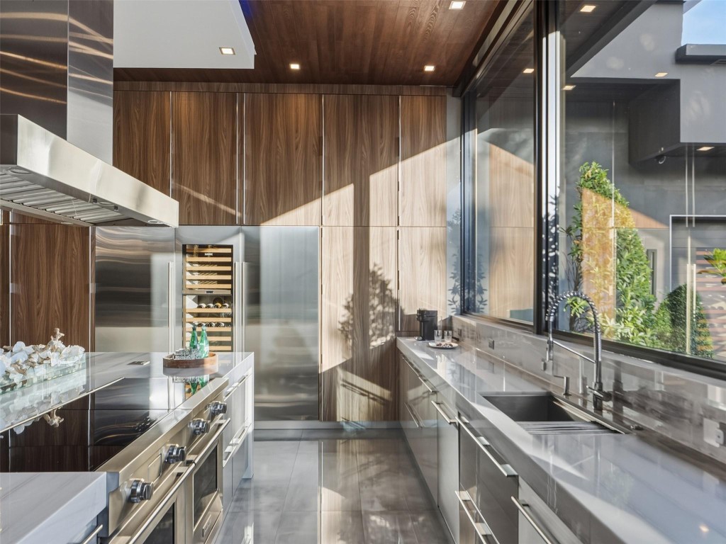 2213 NE 37th Dr Fort Lauderdale, FL 33308