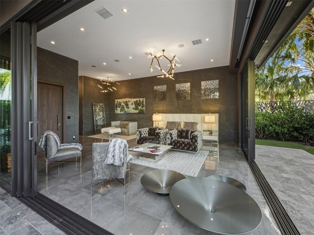 2213 NE 37th Dr Fort Lauderdale, FL 33308