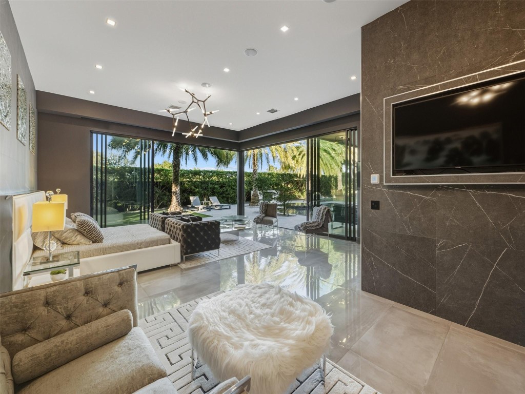 2213 NE 37th Dr Fort Lauderdale, FL 33308