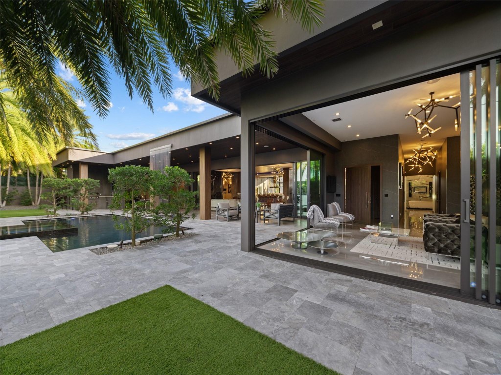 2213 NE 37th Dr Fort Lauderdale, FL 33308