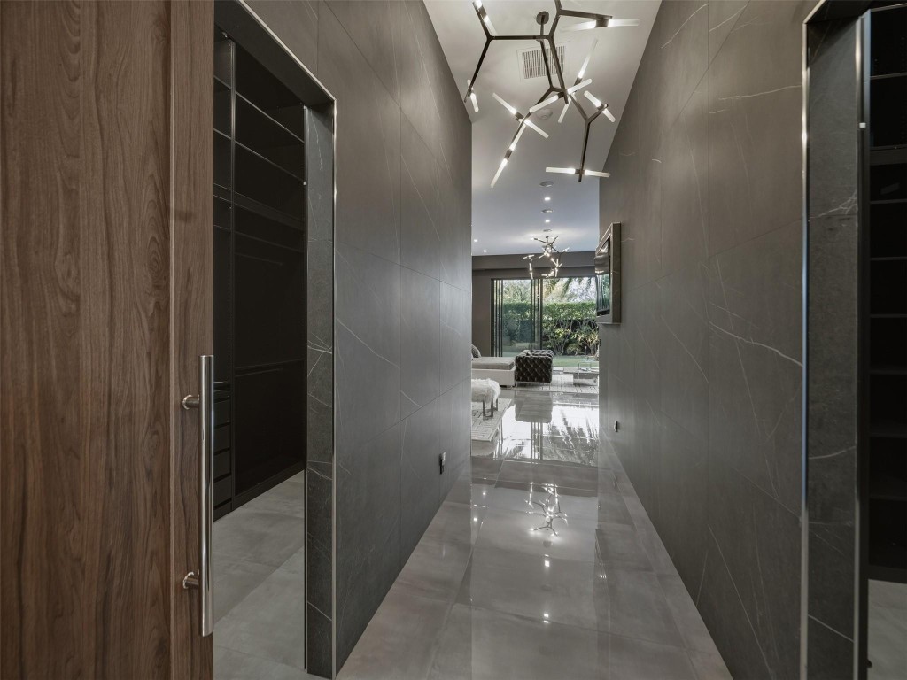 2213 NE 37th Dr Fort Lauderdale, FL 33308