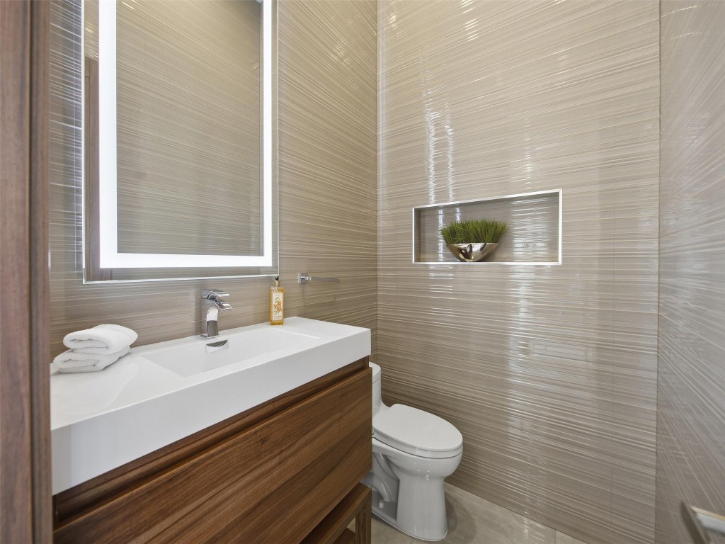 2213 NE 37th Dr Fort Lauderdale, FL 33308