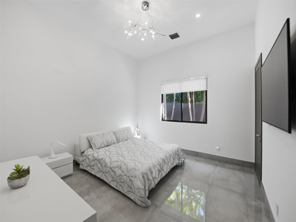 2213 NE 37th Dr Fort Lauderdale, FL 33308