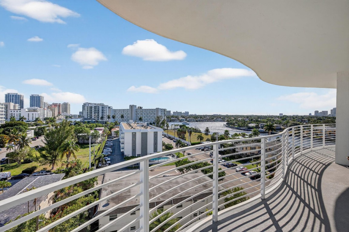 612 Bayshore #702 Fort Lauderdale, FL 33304