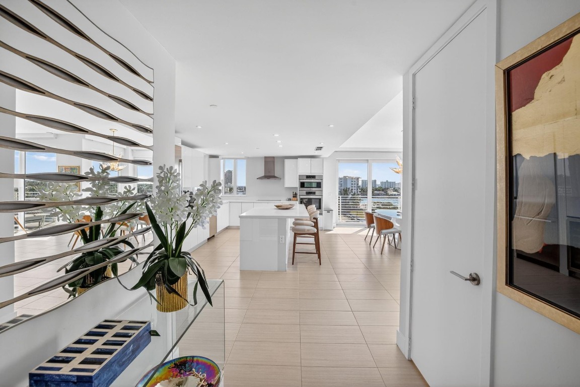 612 Bayshore #702 Fort Lauderdale, FL 33304