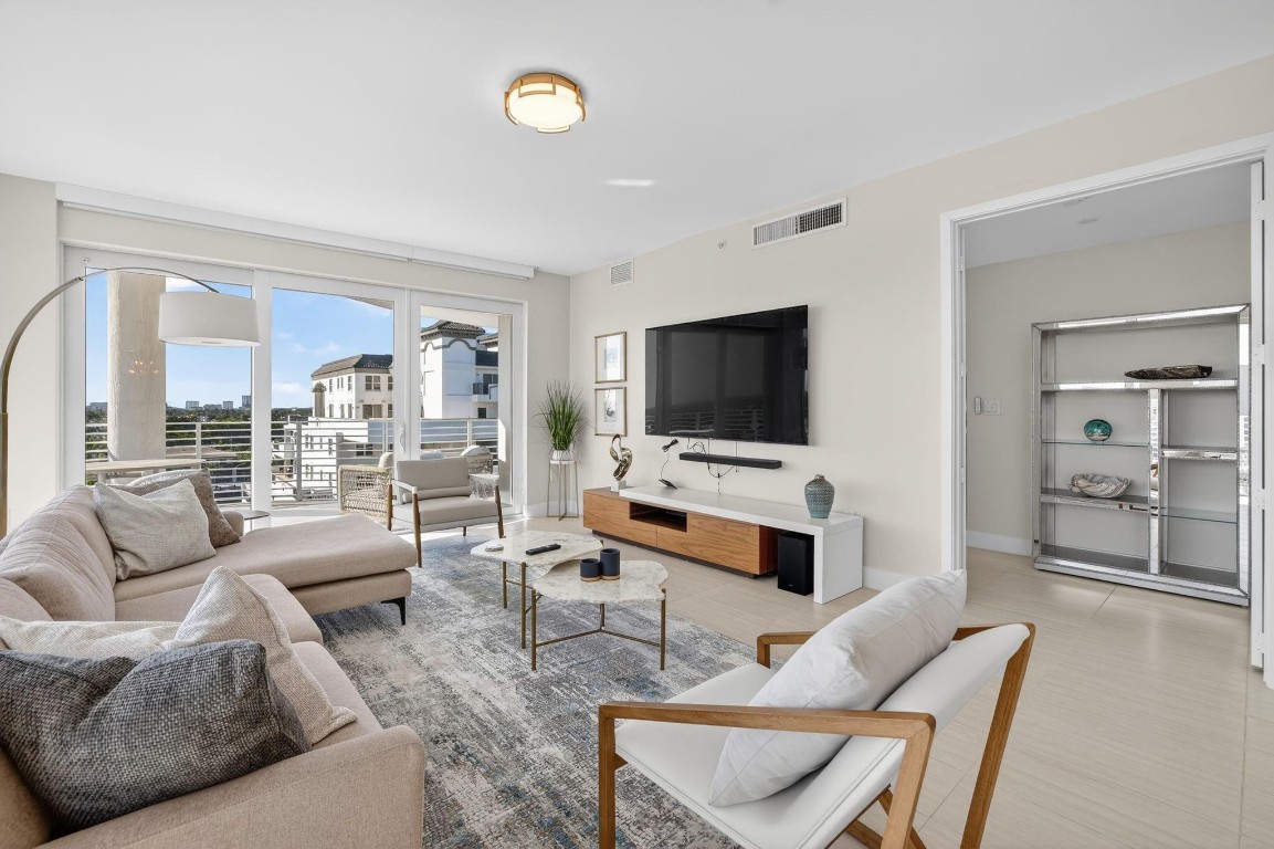 612 Bayshore #702 Fort Lauderdale, FL 33304