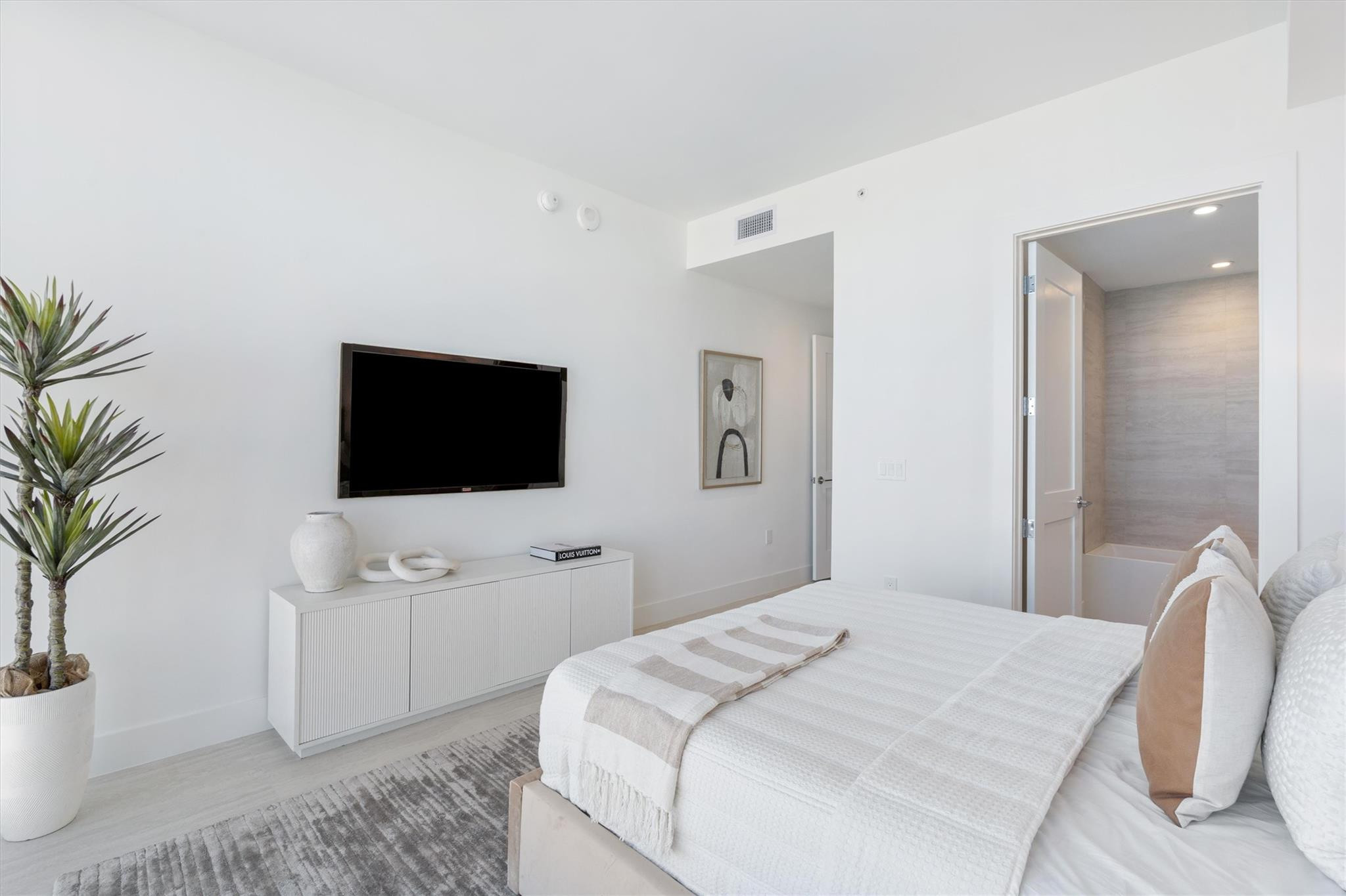 153 N Seabreeze #1405-S Fort Lauderdale, FL 33304