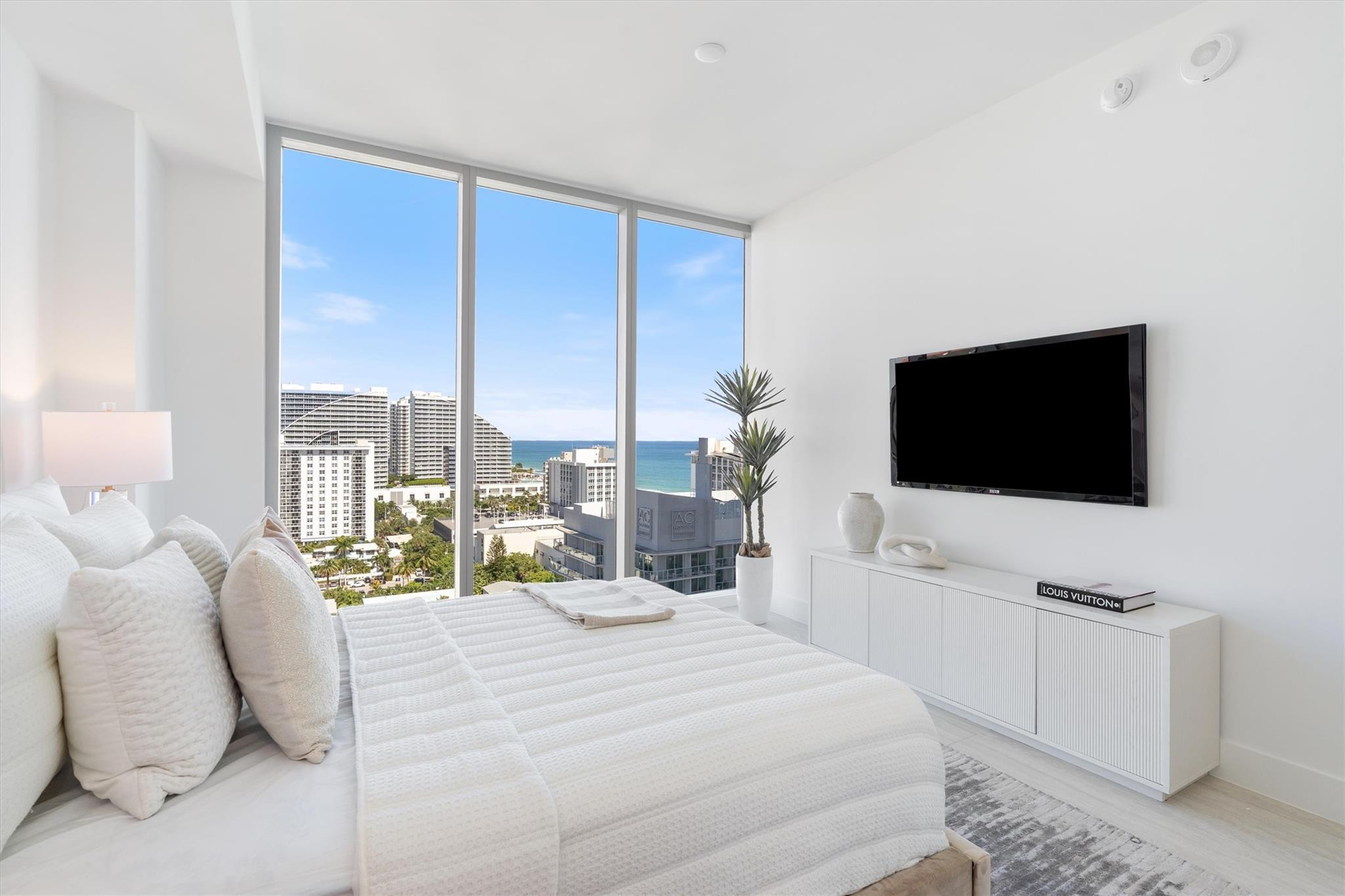 153 N Seabreeze #1405-S Fort Lauderdale, FL 33304