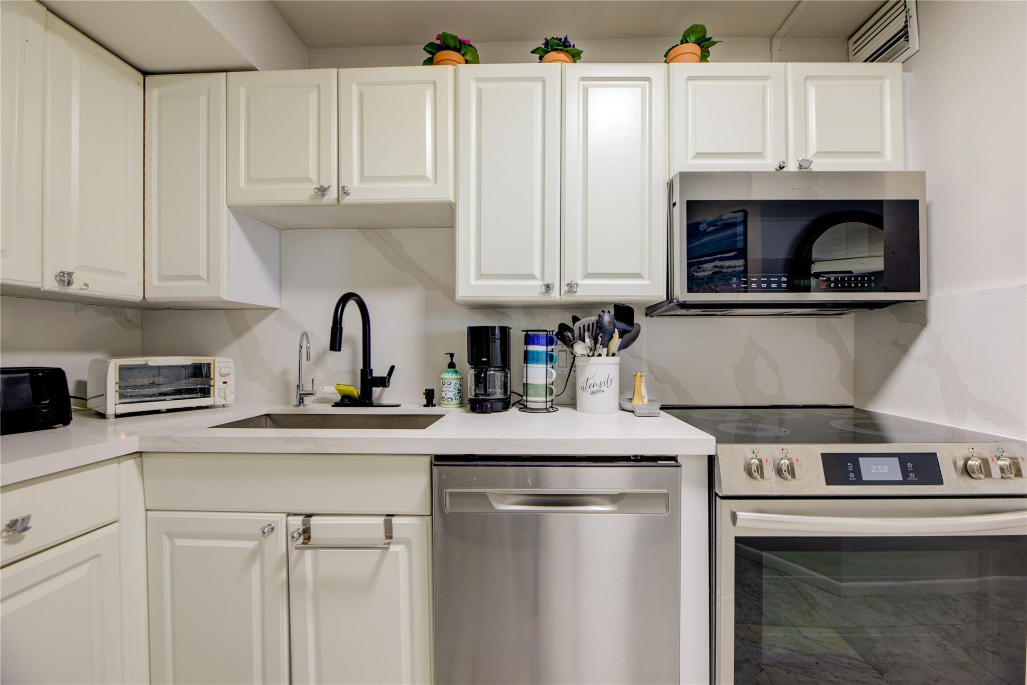 1 Las Olas #1117 Fort Lauderdale, FL 33316