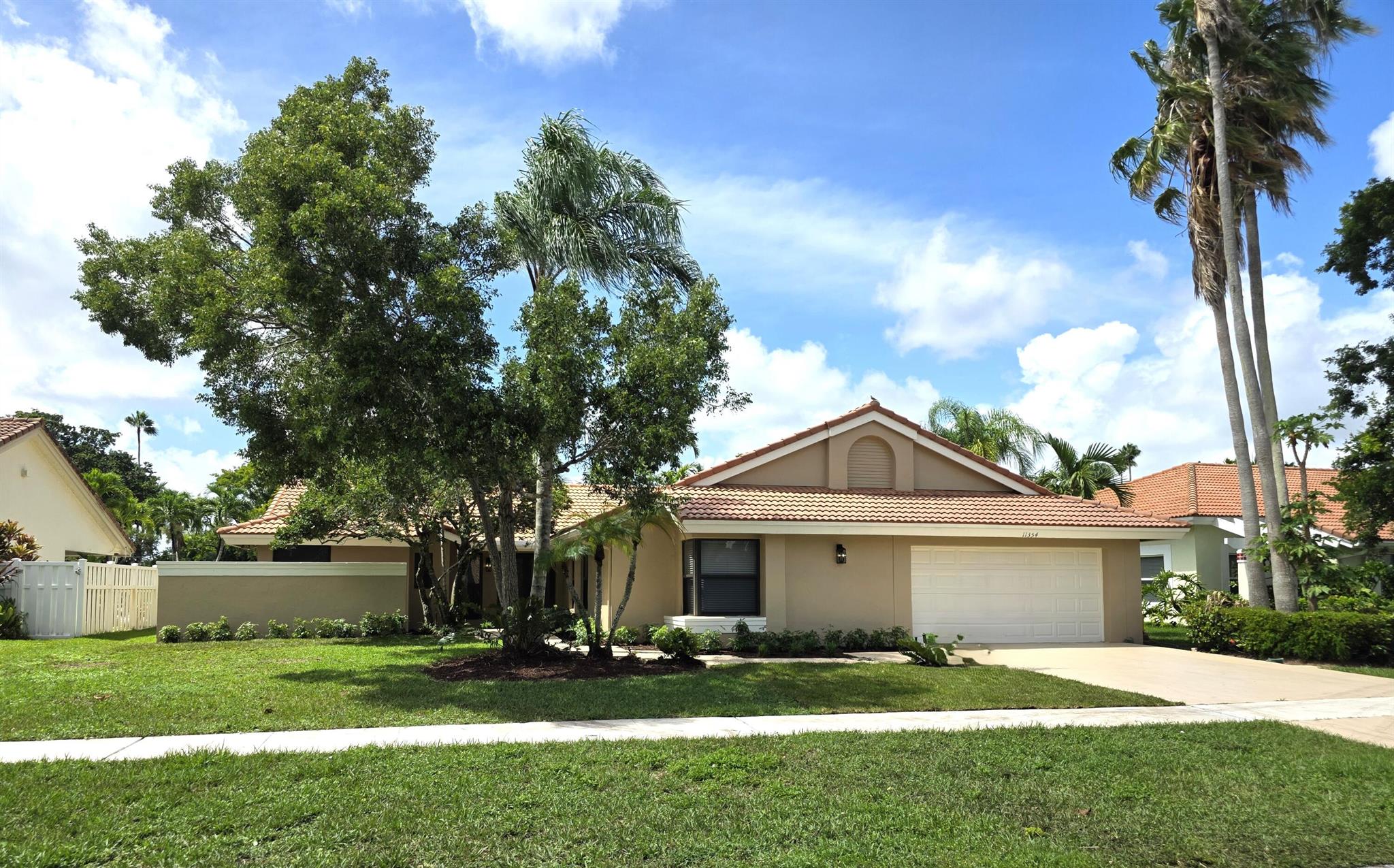 11354 Island Lks Ln