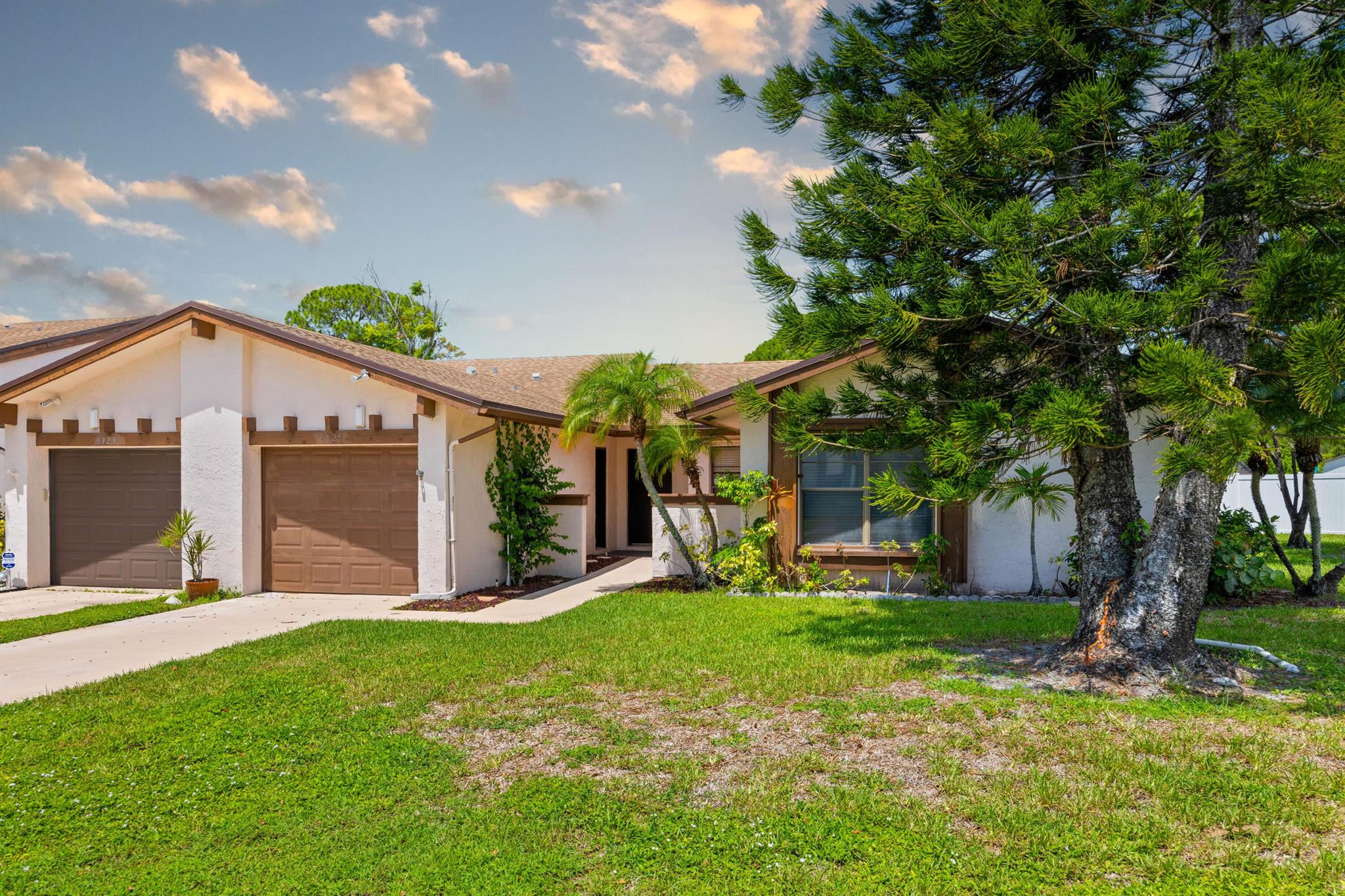 6125 Elsinore Cir