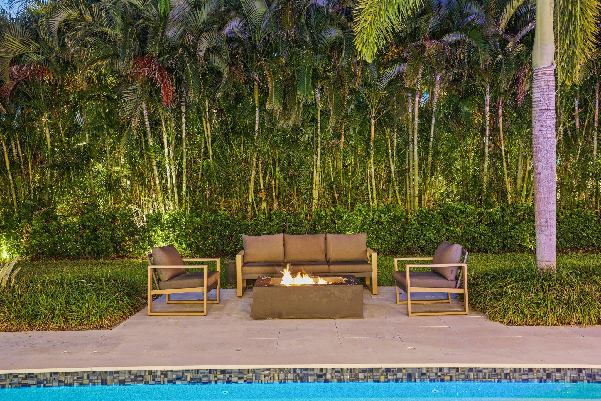 525 Whispering Pines Rd Boynton Beach, FL 33435