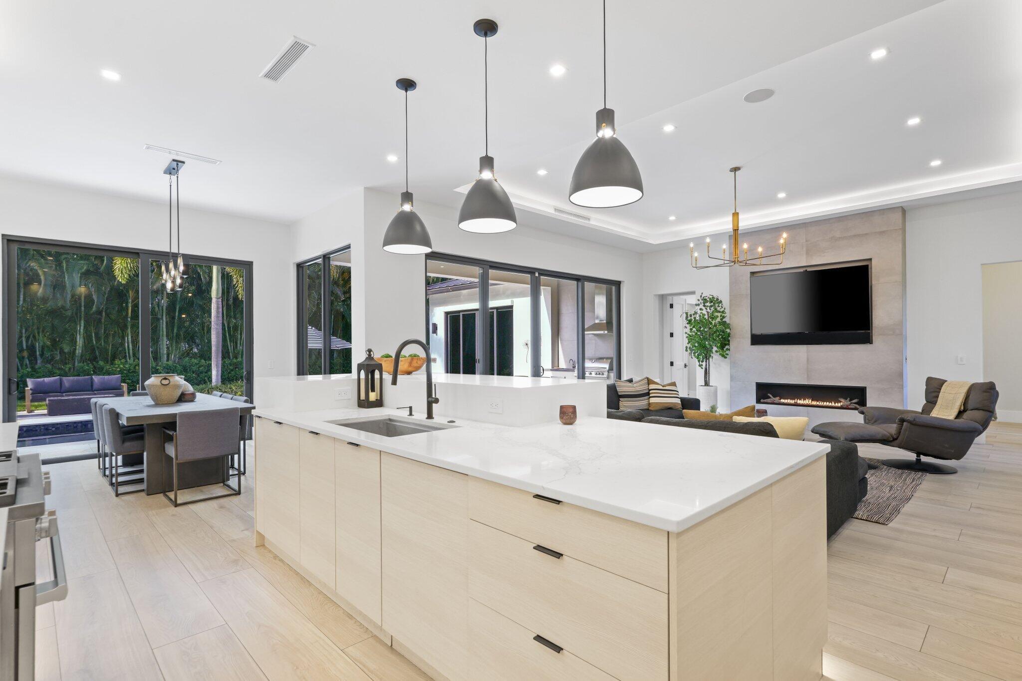 525 Whispering Pines Rd Boynton Beach, FL 33435