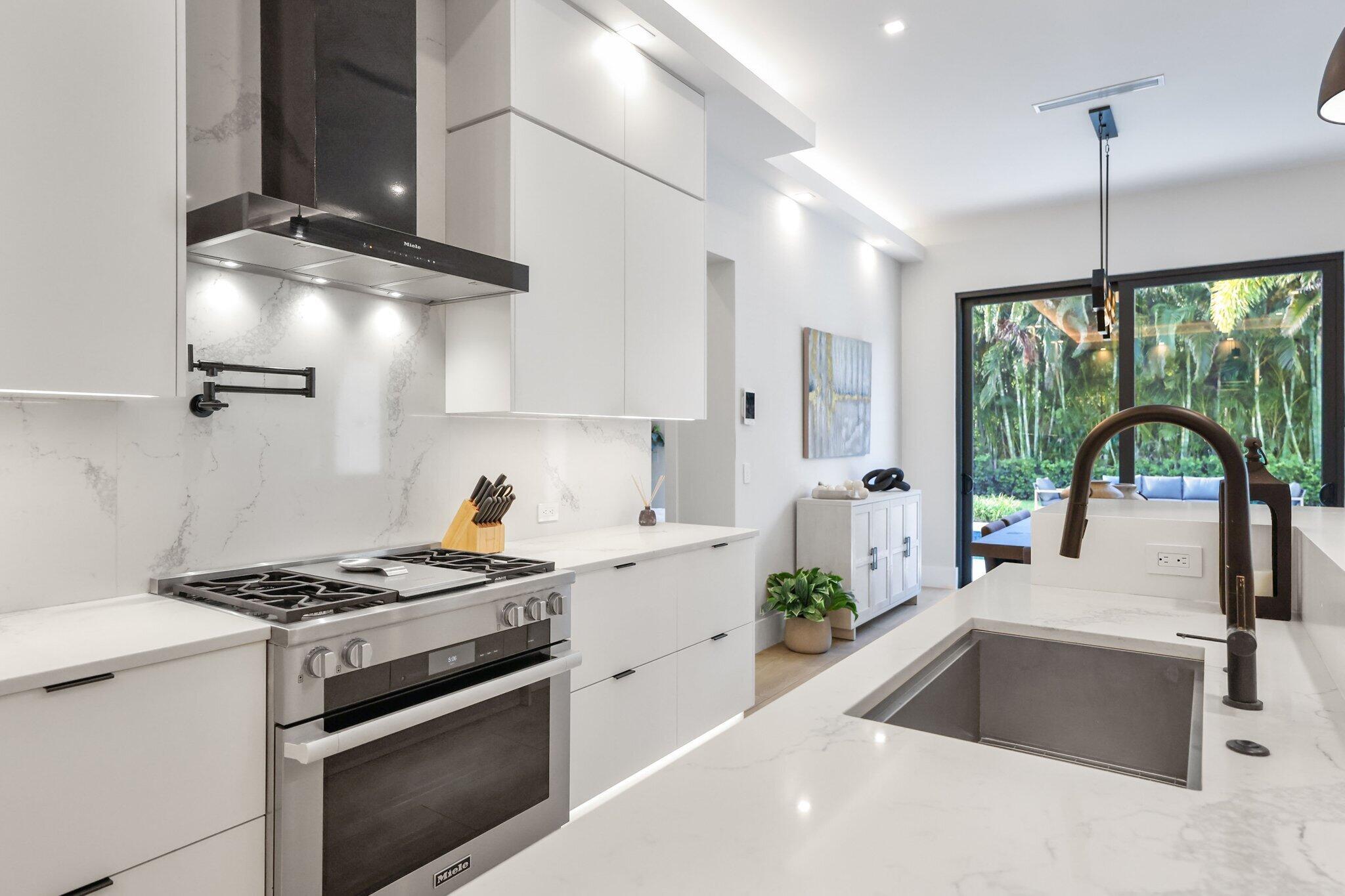 525 Whispering Pines Rd Boynton Beach, FL 33435