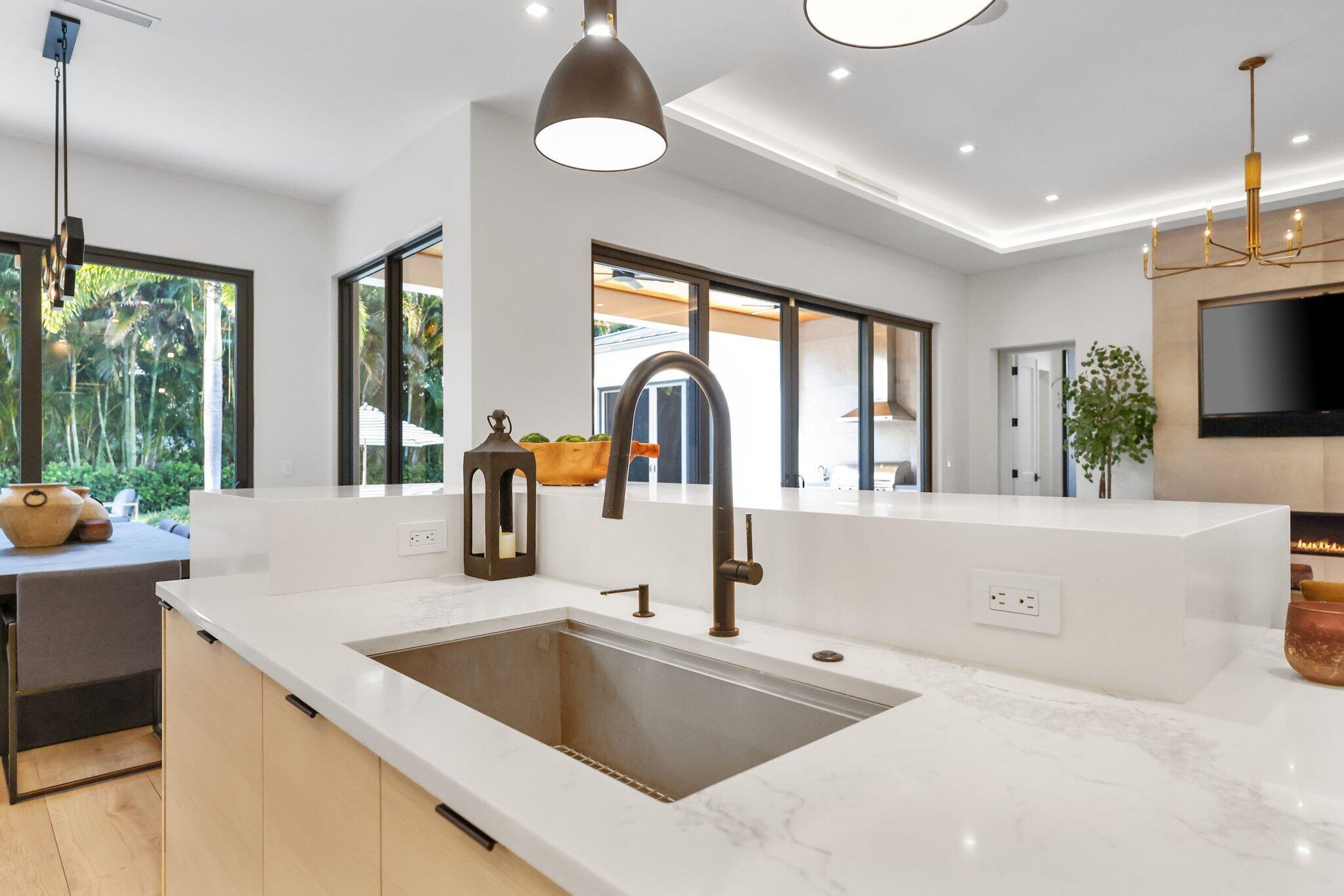 525 Whispering Pines Rd Boynton Beach, FL 33435