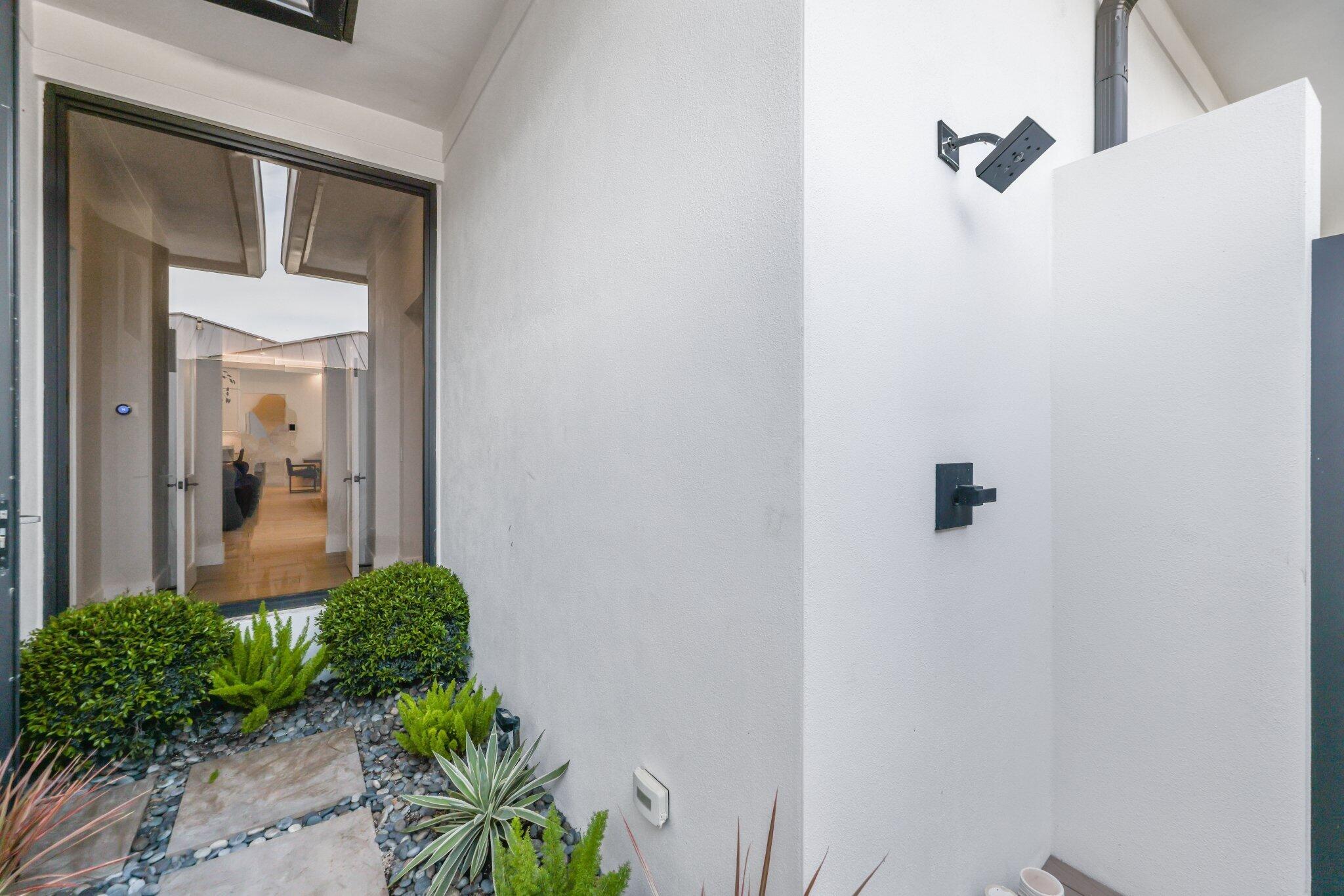 525 Whispering Pines Rd Boynton Beach, FL 33435