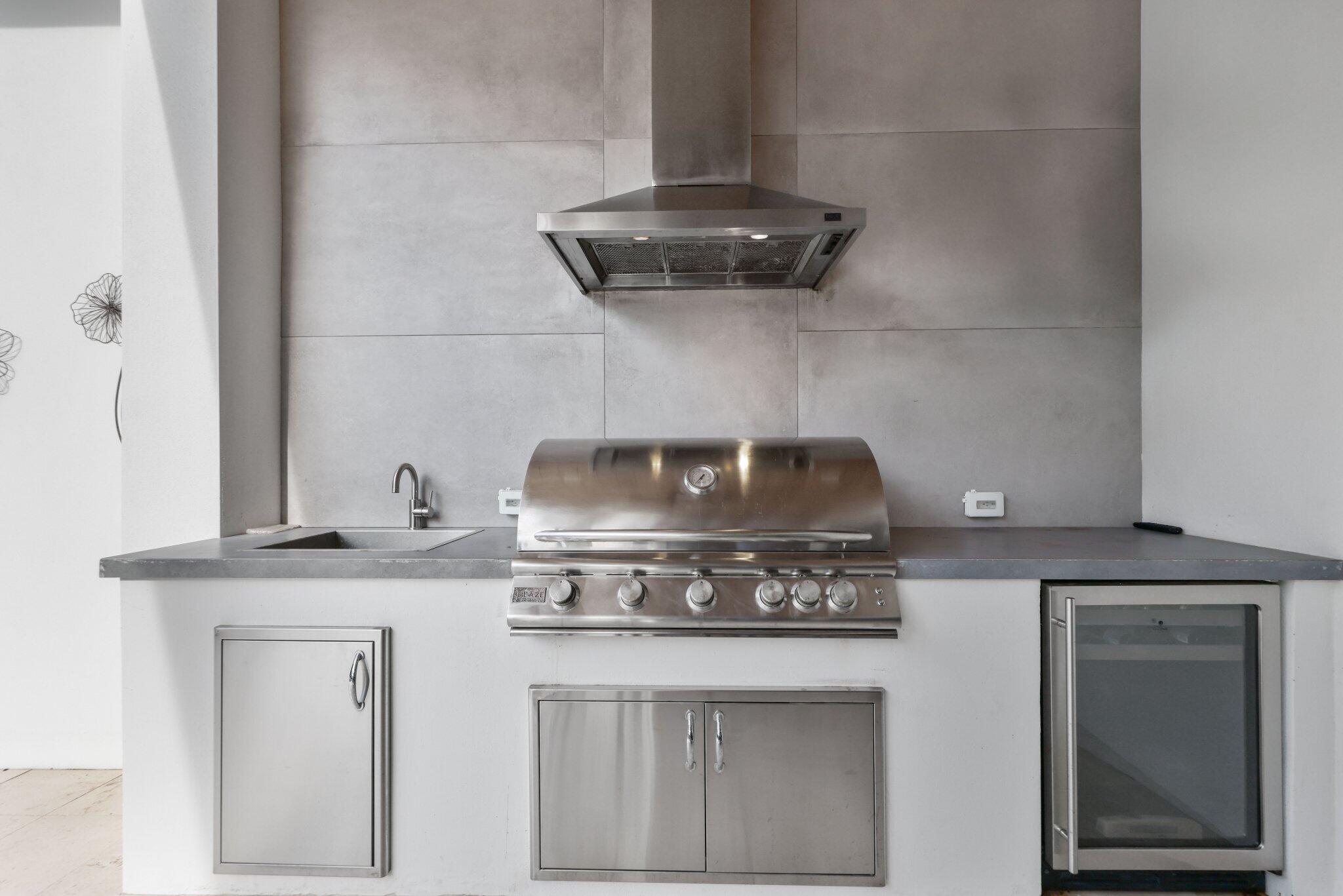 525 Whispering Pines Rd Boynton Beach, FL 33435