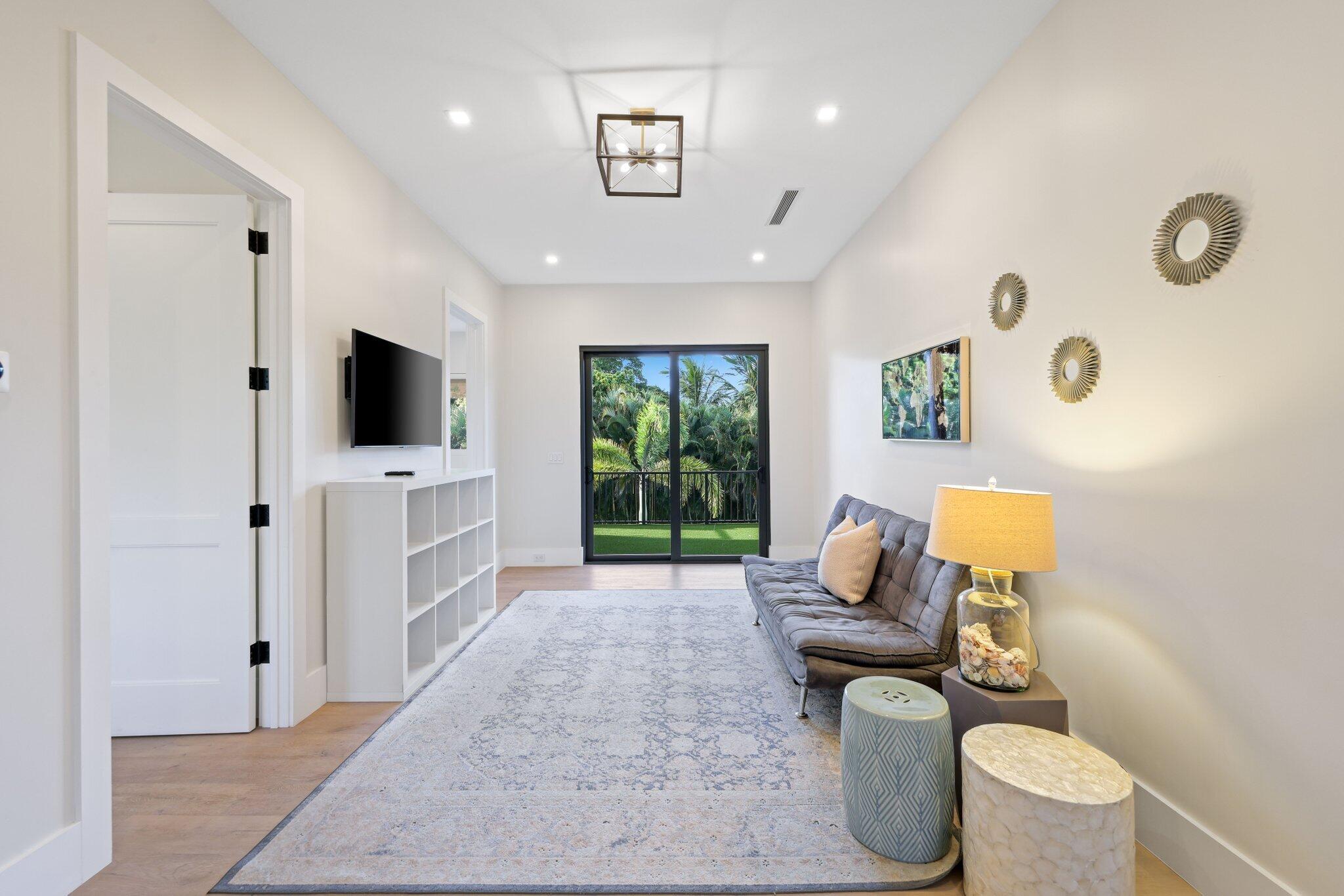 525 Whispering Pines Rd Boynton Beach, FL 33435