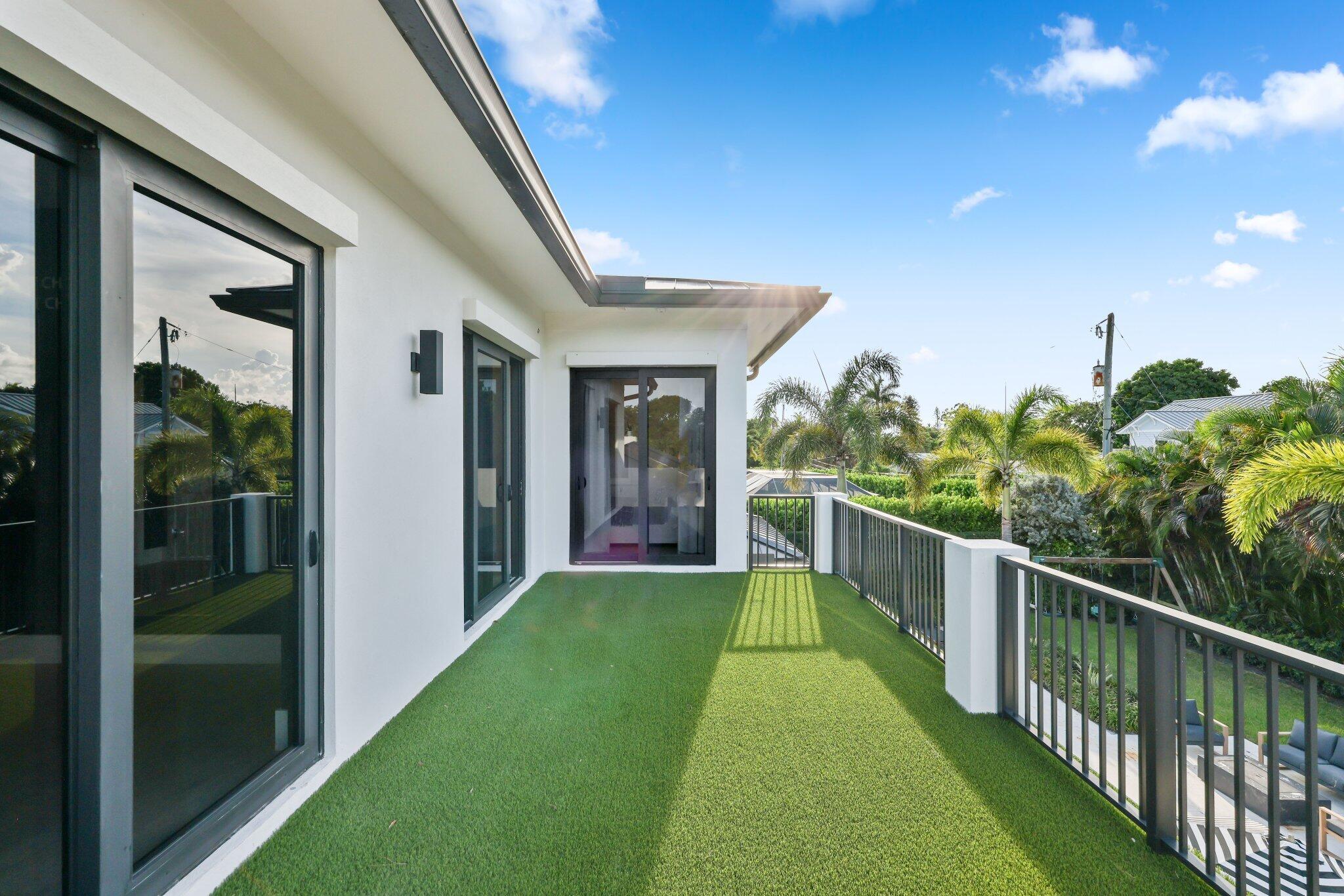 525 Whispering Pines Rd Boynton Beach, FL 33435