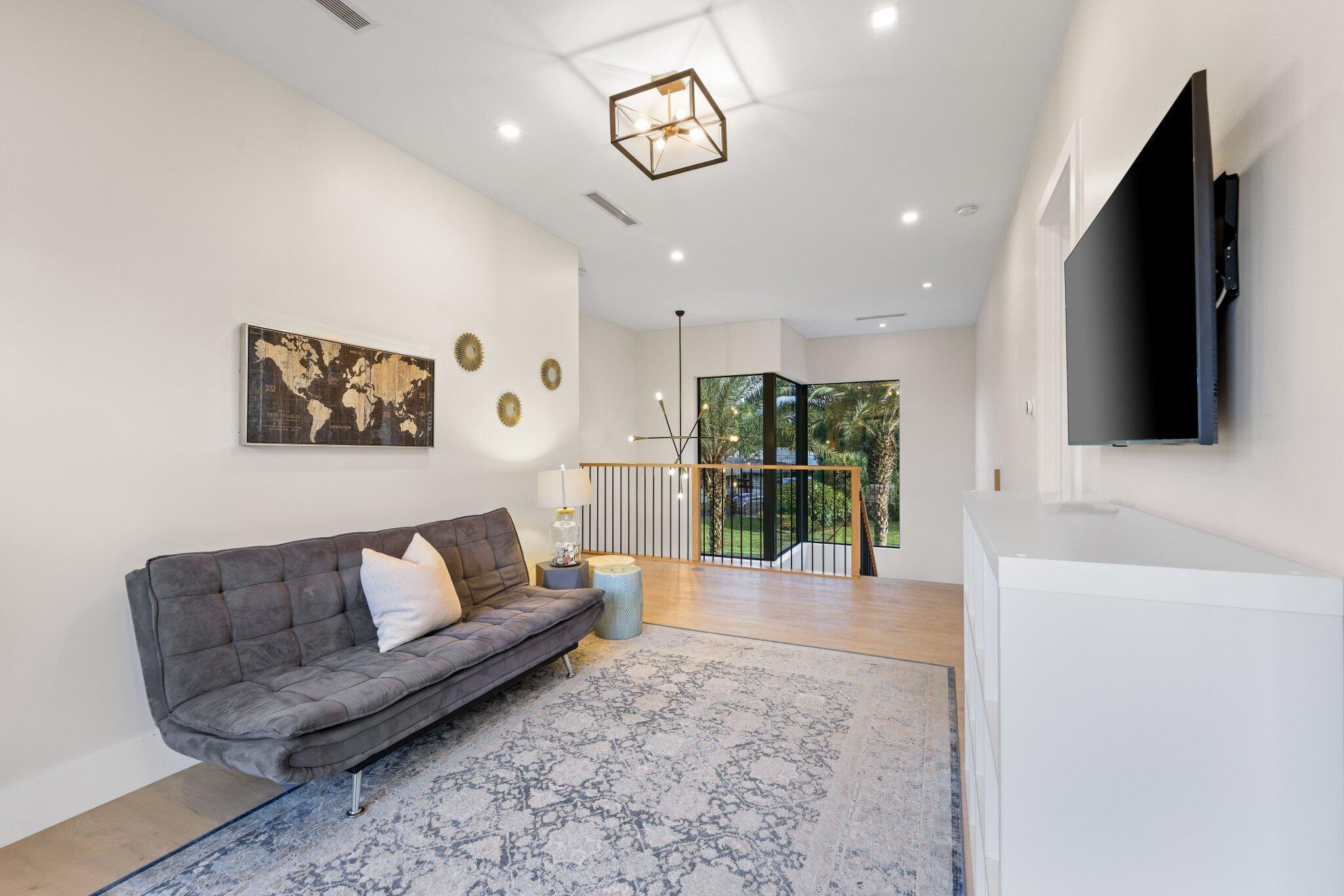 525 Whispering Pines Rd Boynton Beach, FL 33435