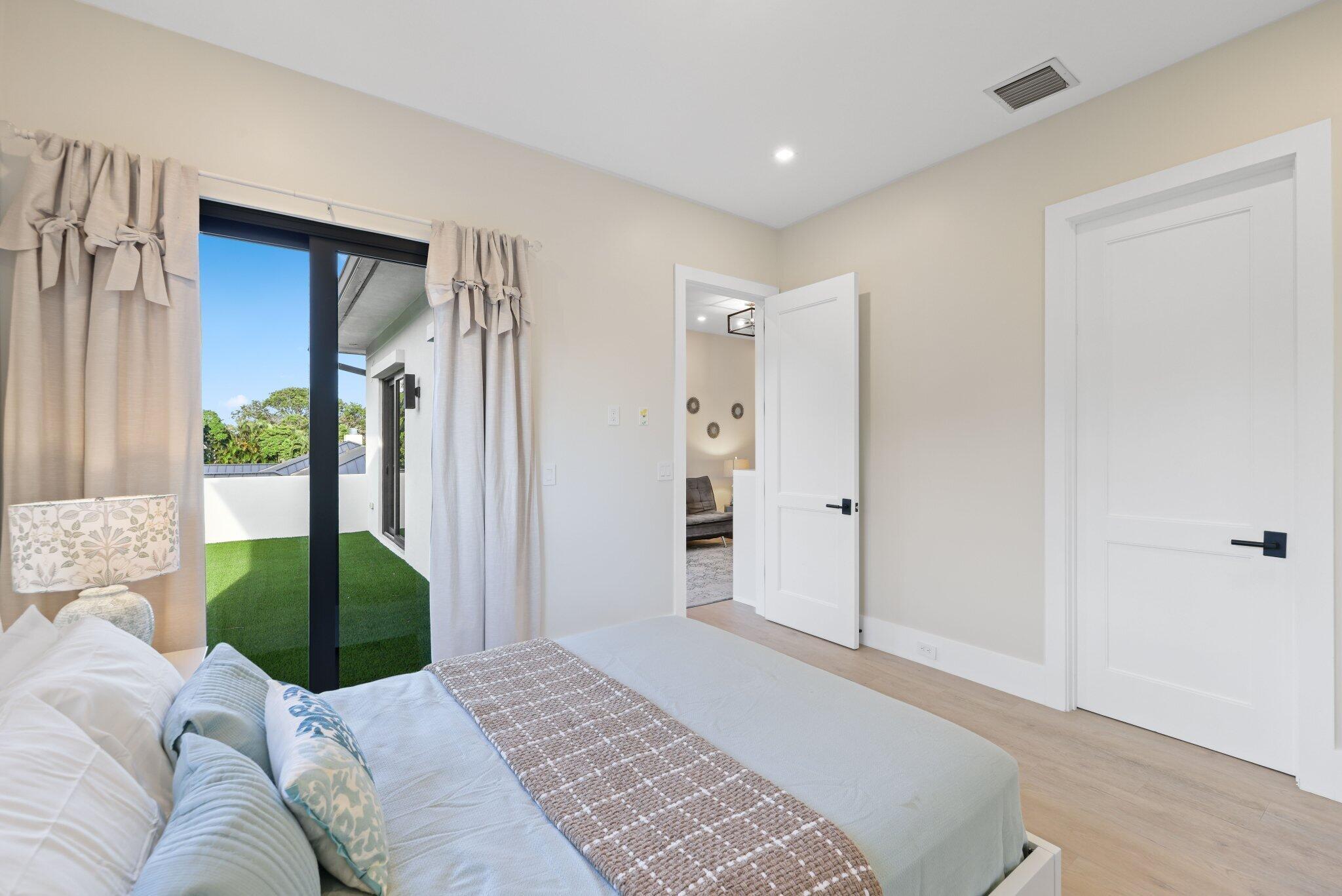 525 Whispering Pines Rd Boynton Beach, FL 33435