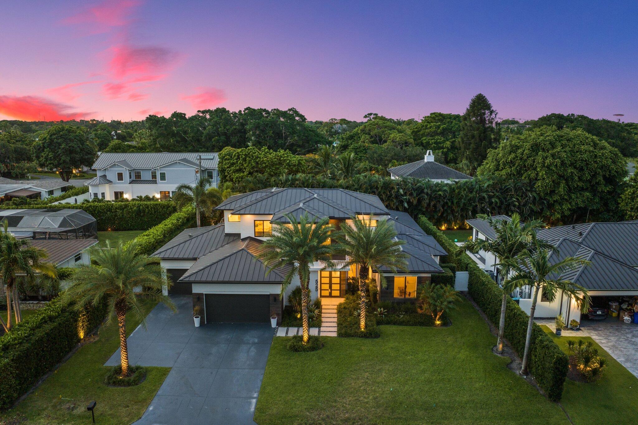 525 Whispering Pines Rd Boynton Beach, FL 33435