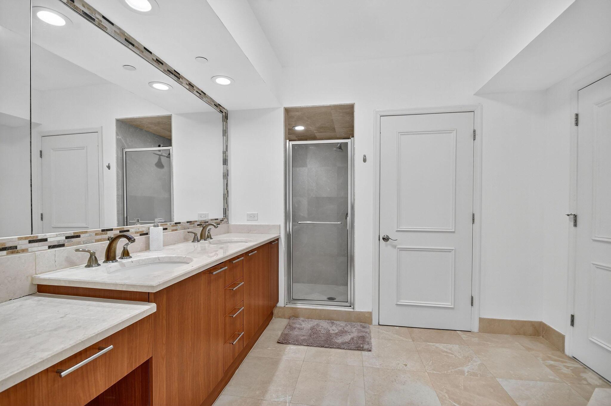 2640 Lake Shr Dr #1710 Riviera Beach, FL 33404