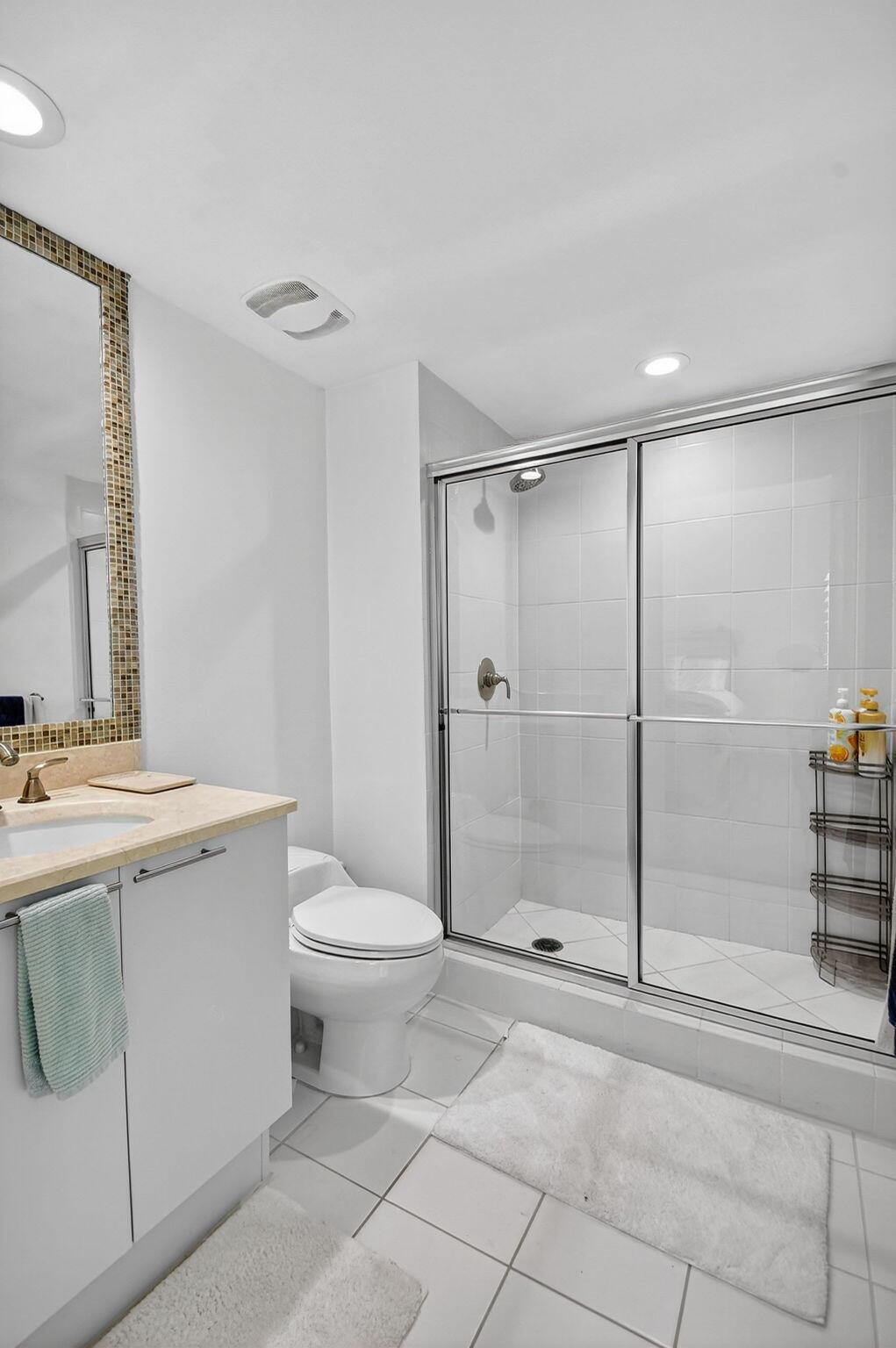 2640 Lake Shr Dr #1710 Riviera Beach, FL 33404