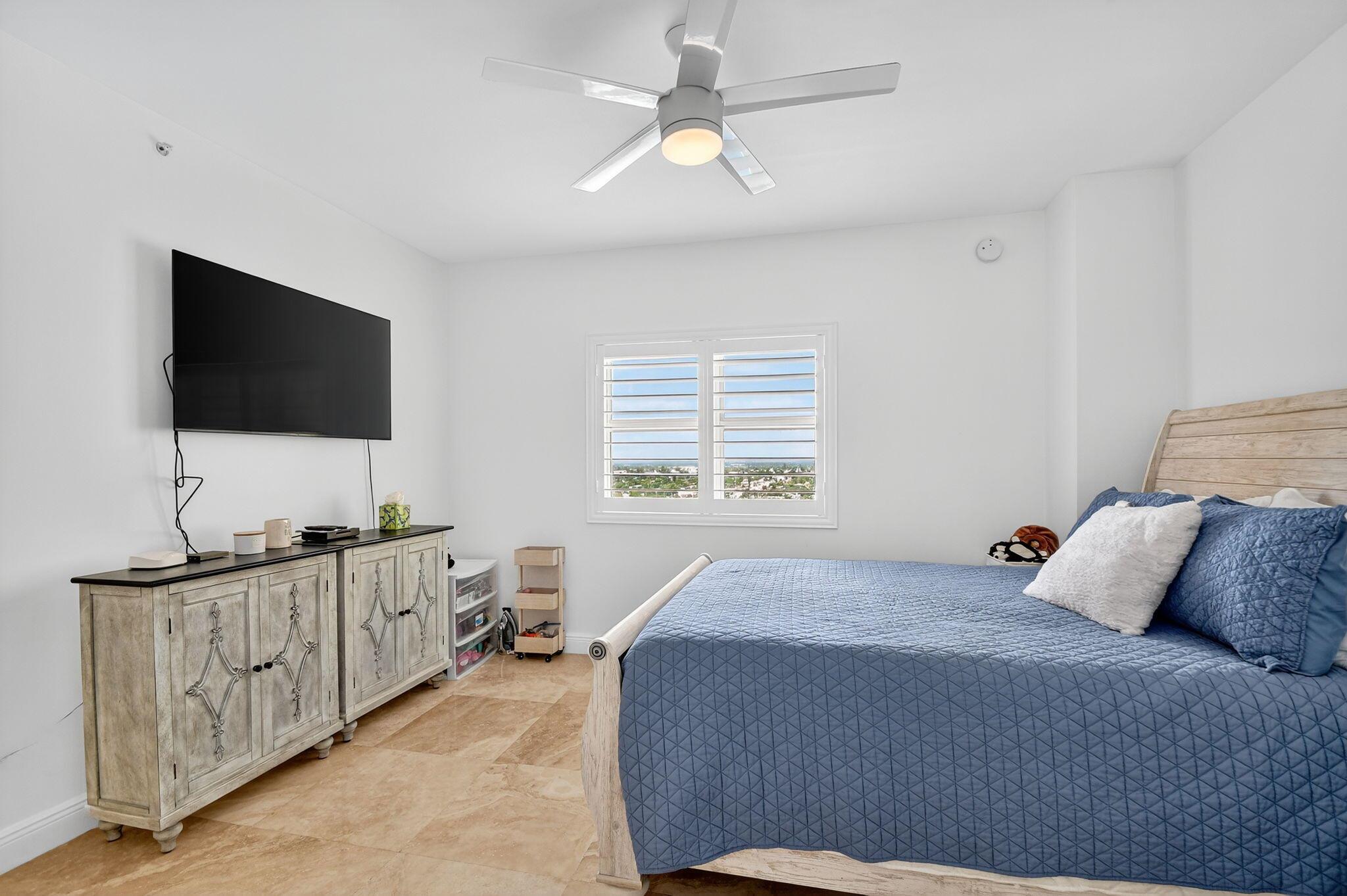 2640 Lake Shr Dr #1710 Riviera Beach, FL 33404