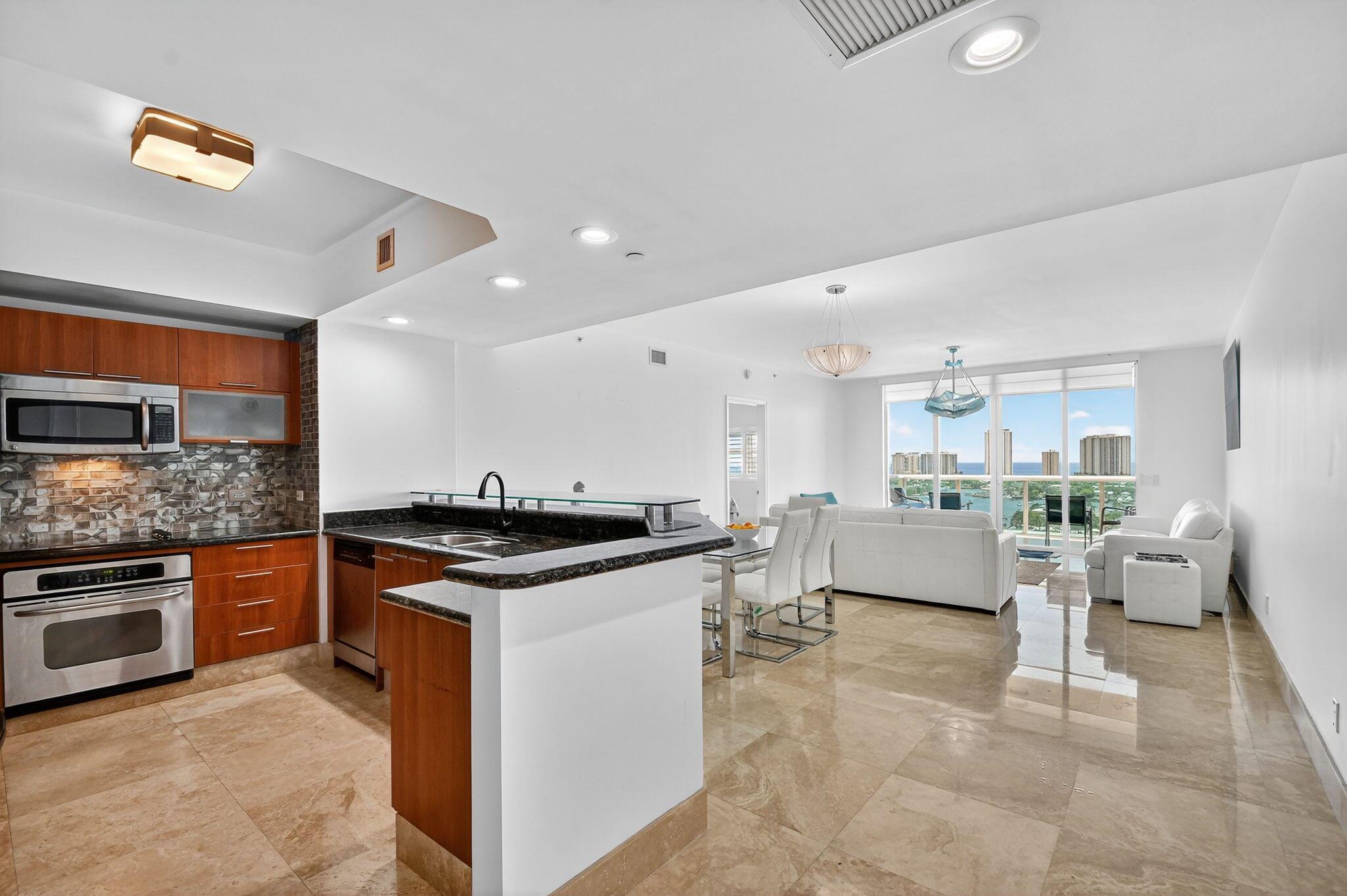 2640 Lake Shr Dr #1710 Riviera Beach, FL 33404