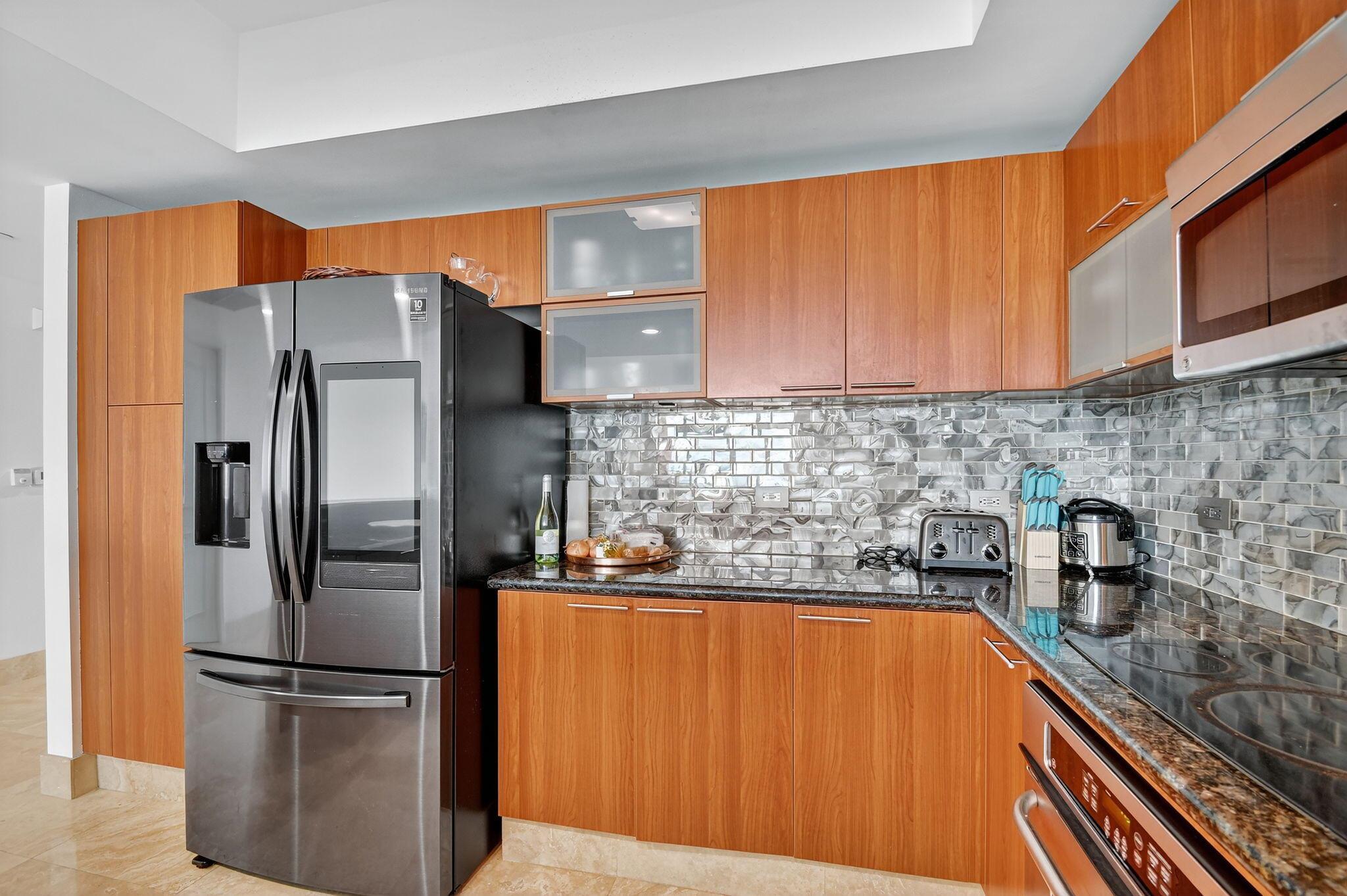 2640 Lake Shr Dr #1710 Riviera Beach, FL 33404