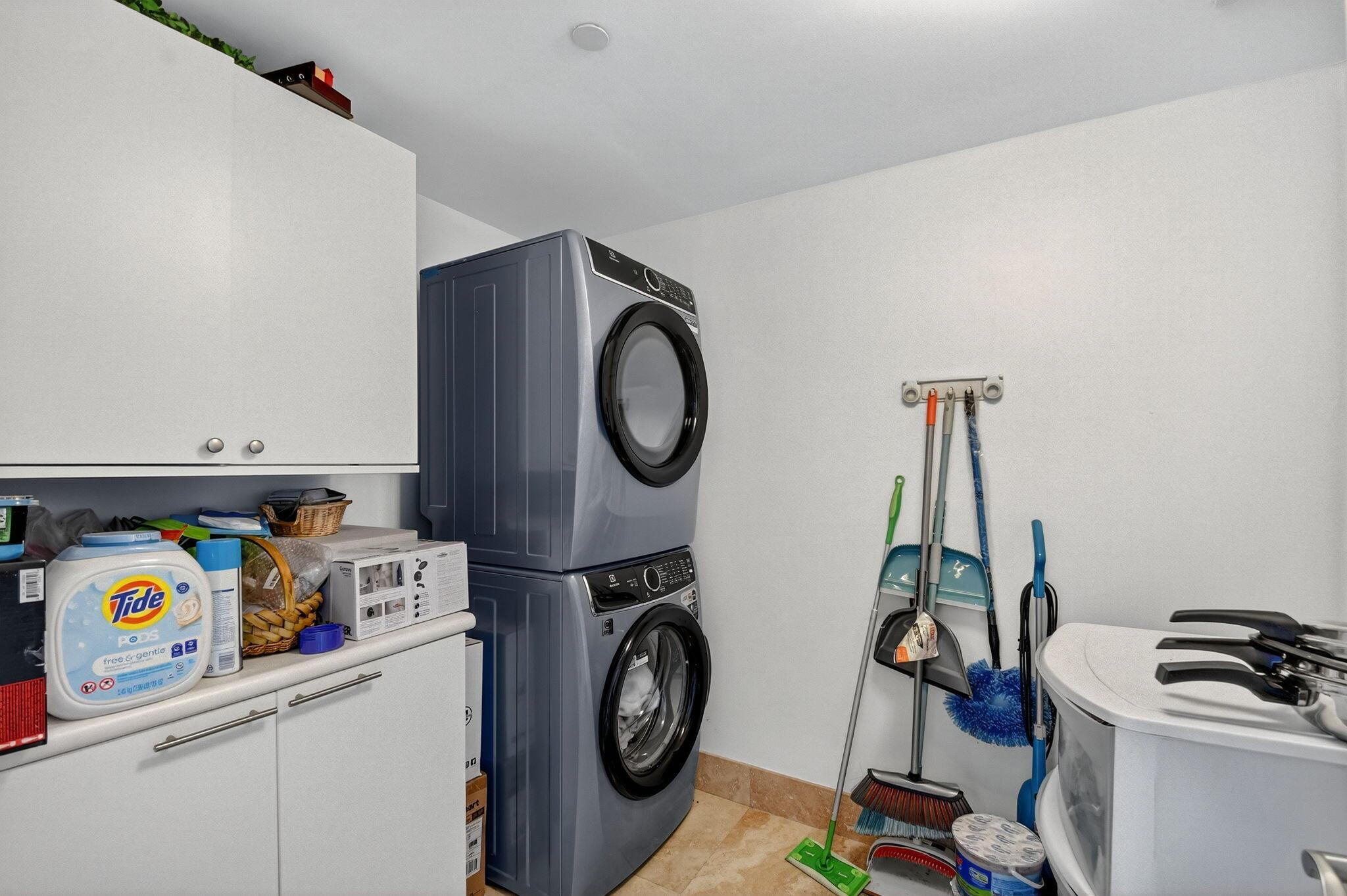 2640 Lake Shr Dr #1710 Riviera Beach, FL 33404