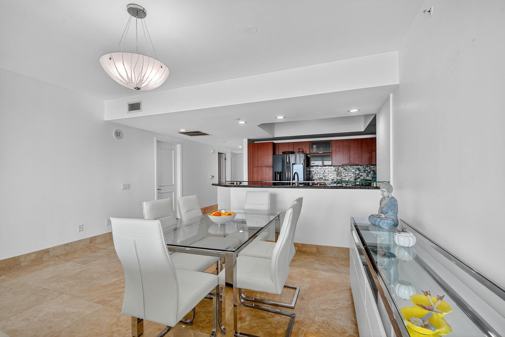 2640 Lake Shr Dr #1710 Riviera Beach, FL 33404