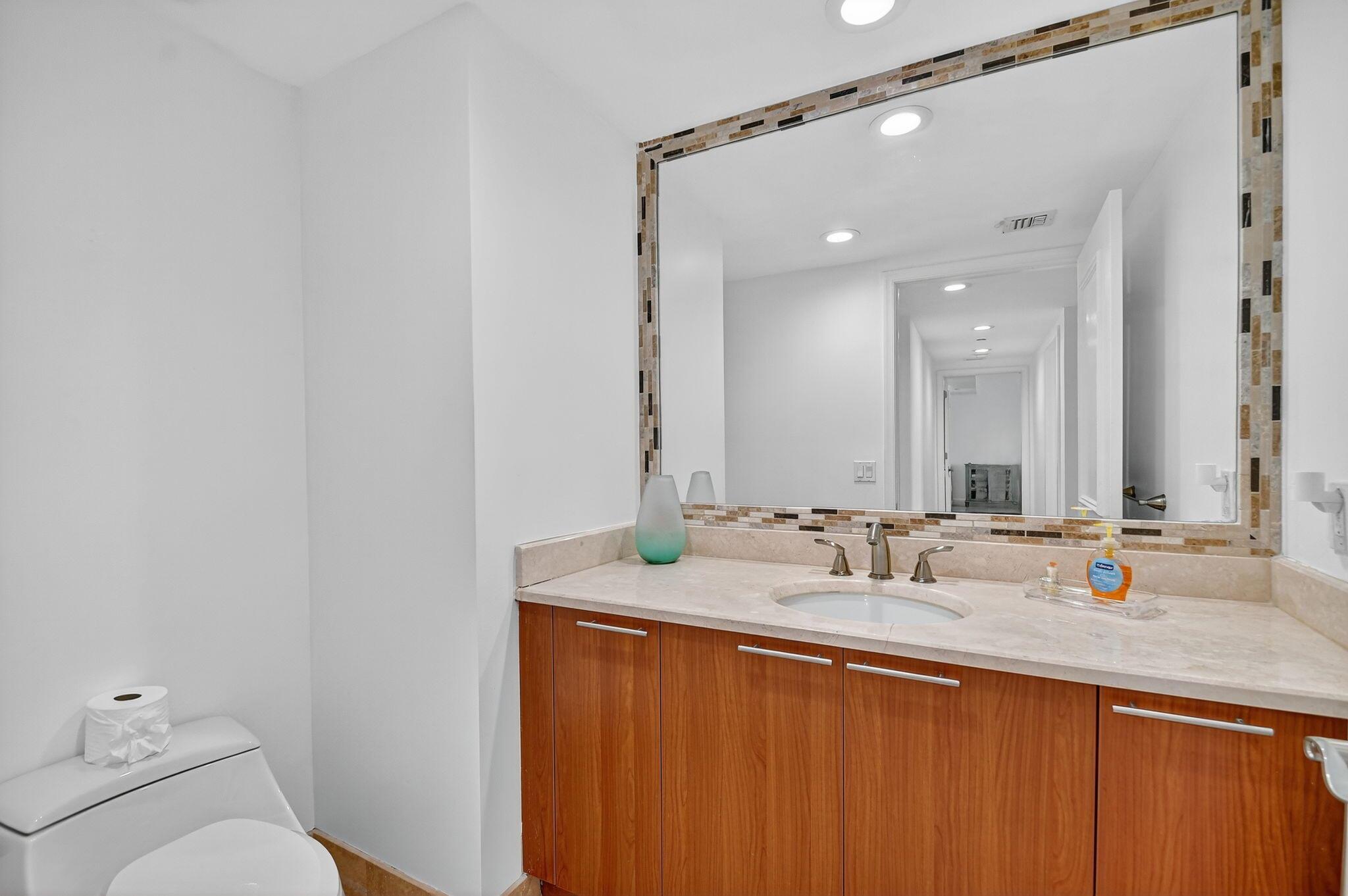 2640 Lake Shr Dr #1710 Riviera Beach, FL 33404