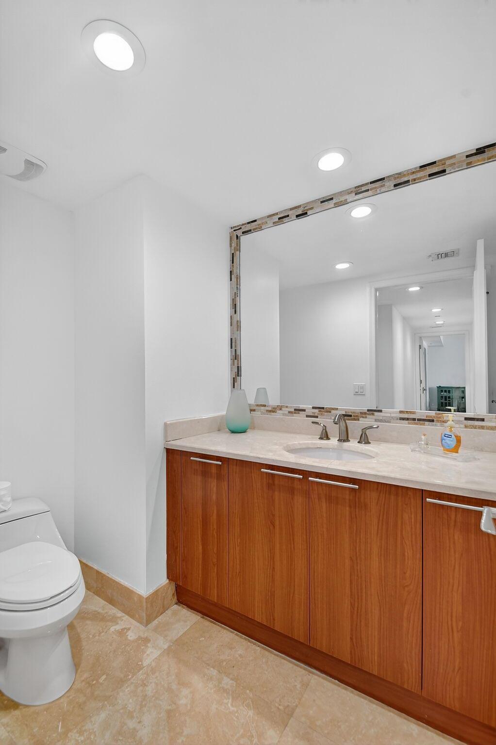 2640 Lake Shr Dr #1710 Riviera Beach, FL 33404