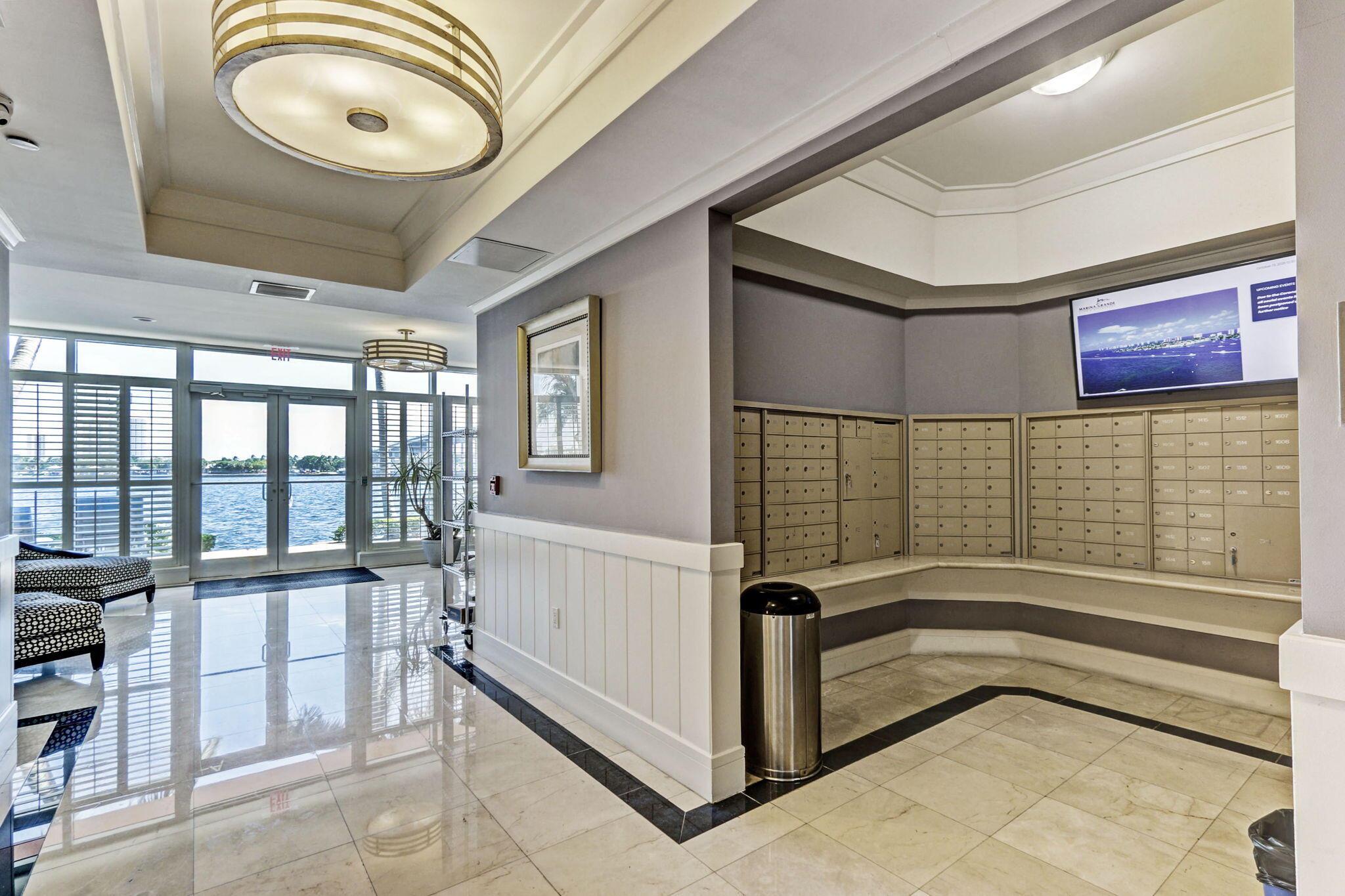 2640 Lake Shr Dr #1710 Riviera Beach, FL 33404