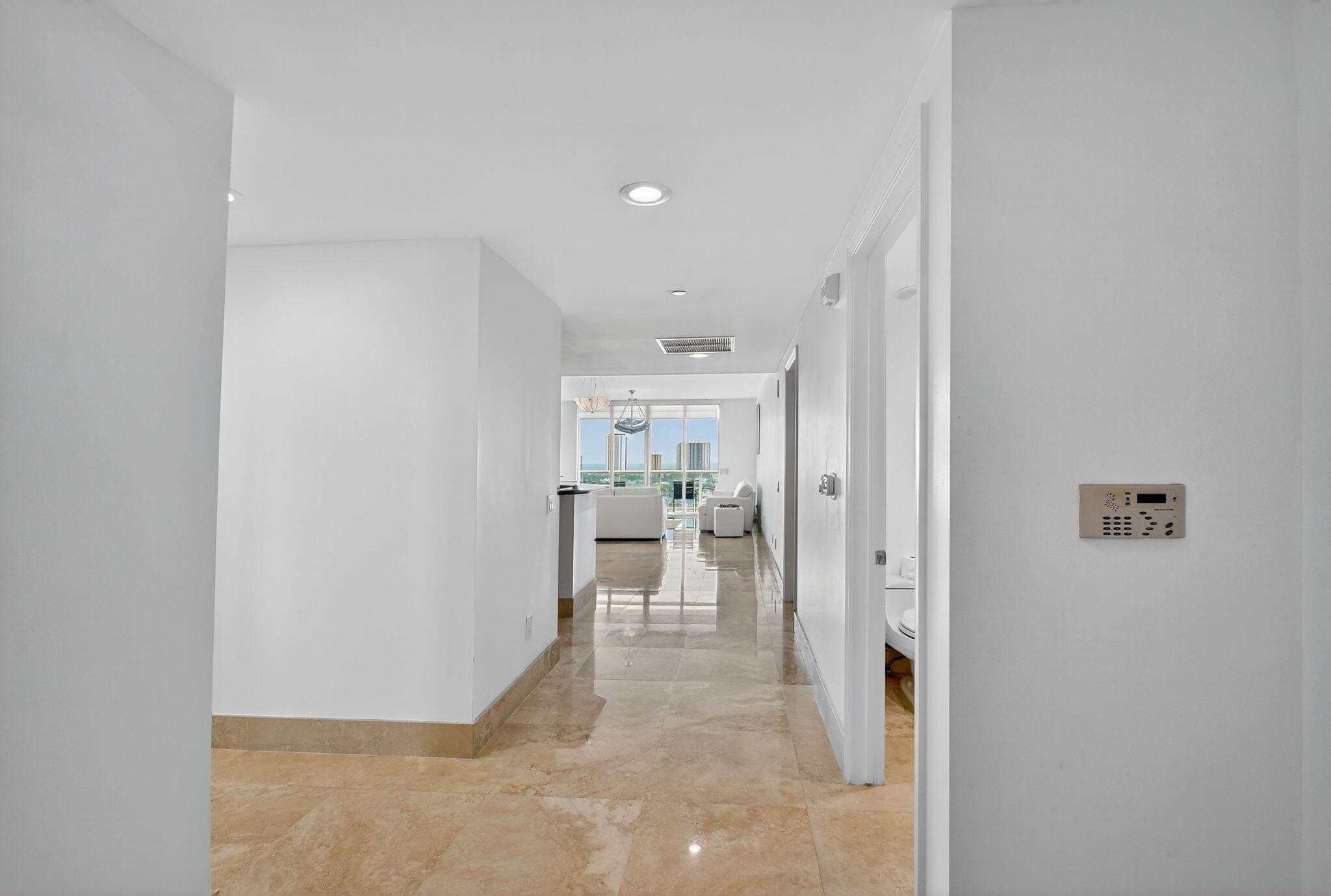 2640 Lake Shr Dr #1710 Riviera Beach, FL 33404