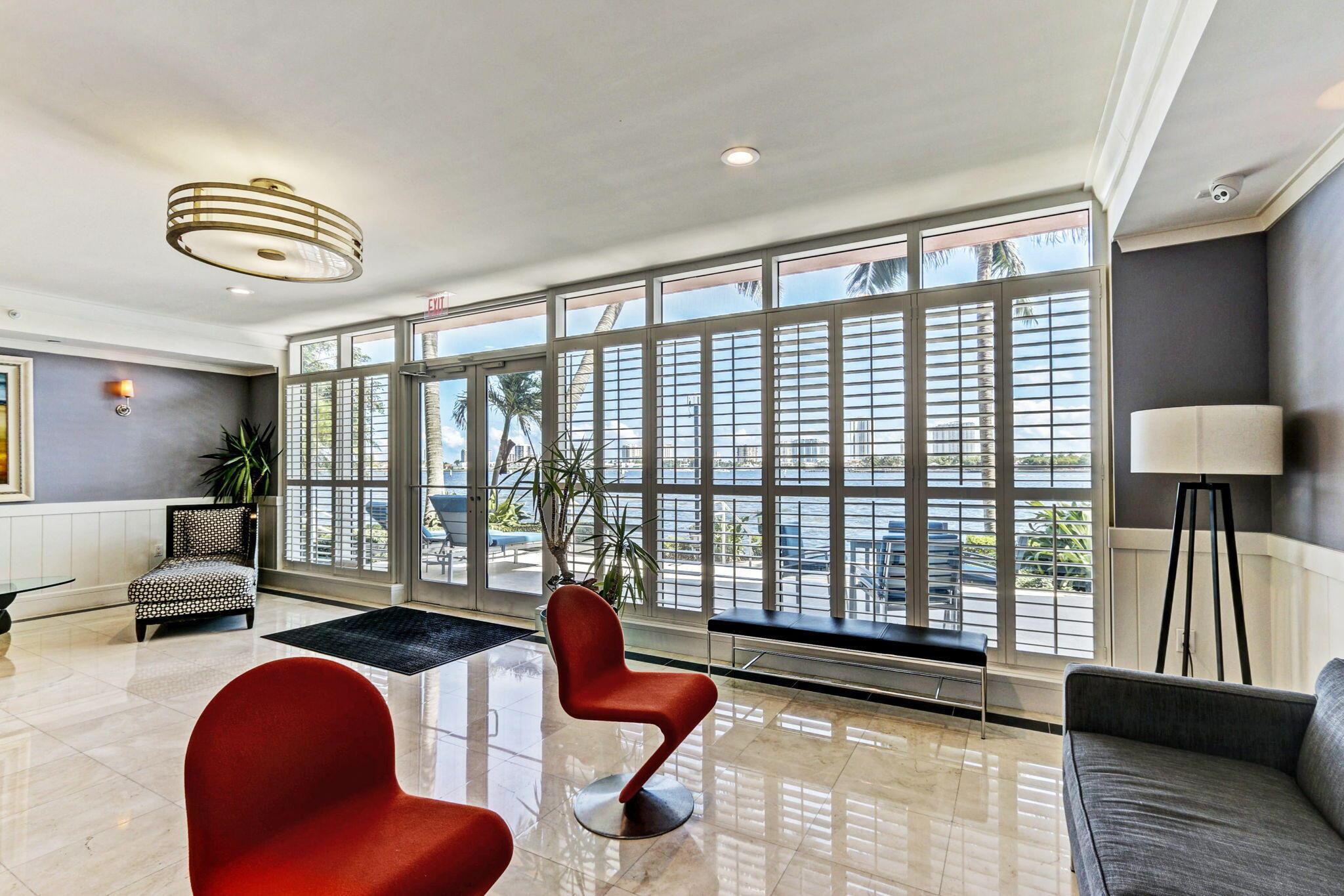 2640 Lake Shr Dr #1710 Riviera Beach, FL 33404