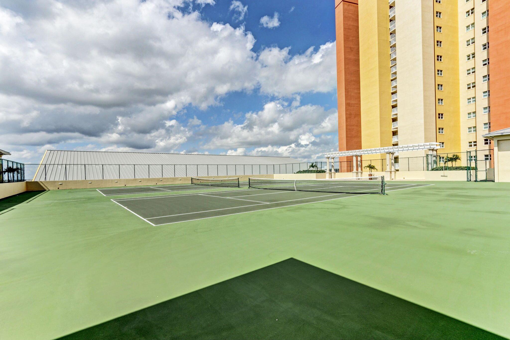 2640 Lake Shr Dr #1710 Riviera Beach, FL 33404