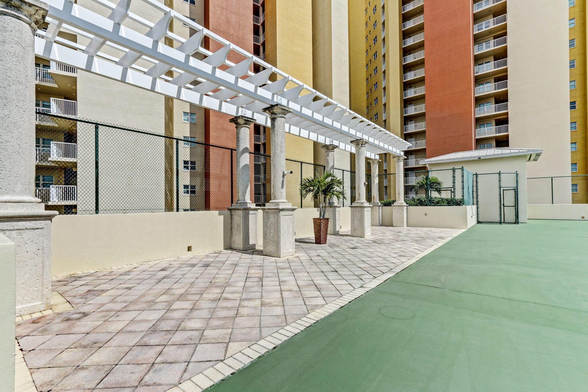 2640 Lake Shr Dr #1710 Riviera Beach, FL 33404