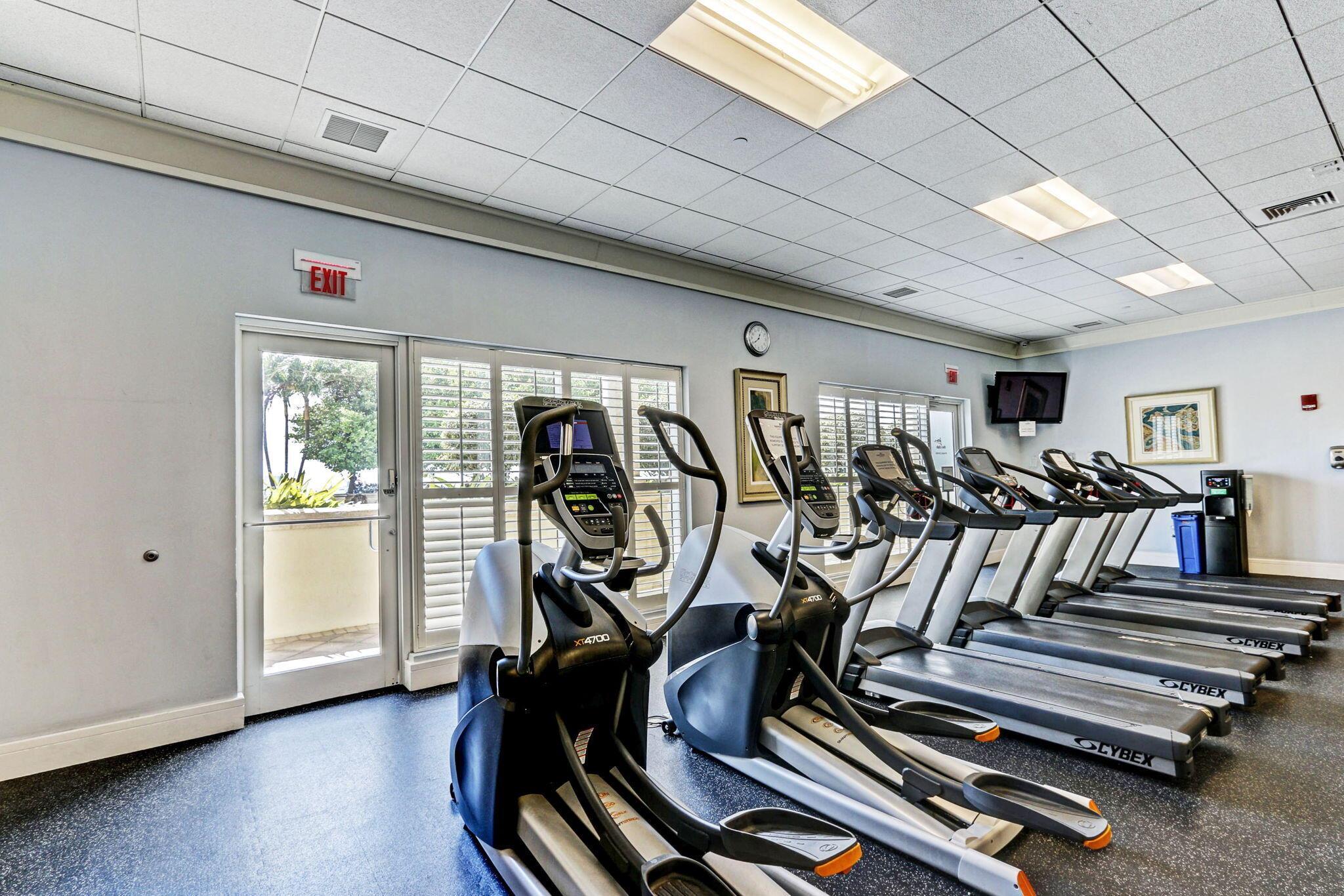 2640 Lake Shr Dr #1710 Riviera Beach, FL 33404