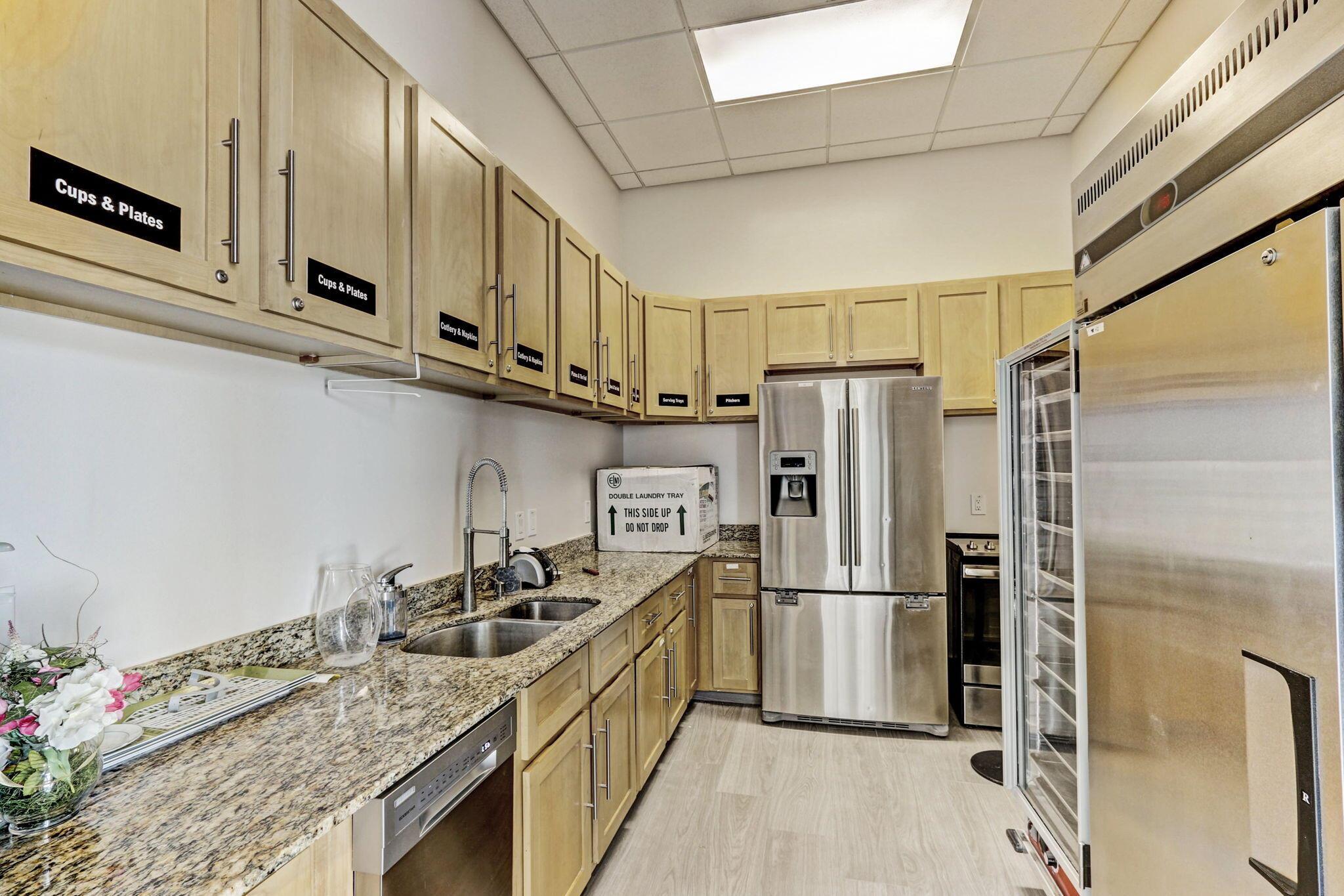 2640 Lake Shr Dr #1710 Riviera Beach, FL 33404