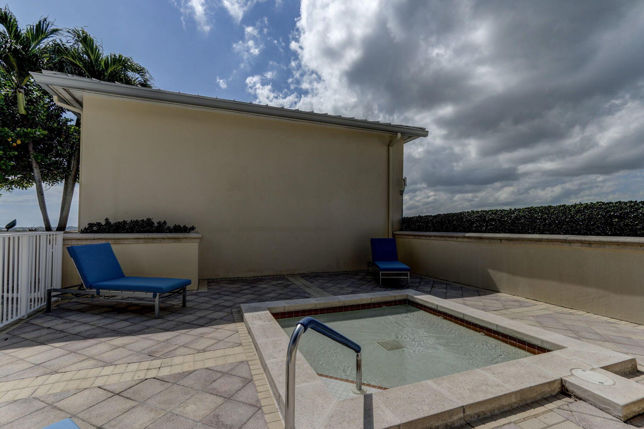 2640 Lake Shr Dr #1710 Riviera Beach, FL 33404