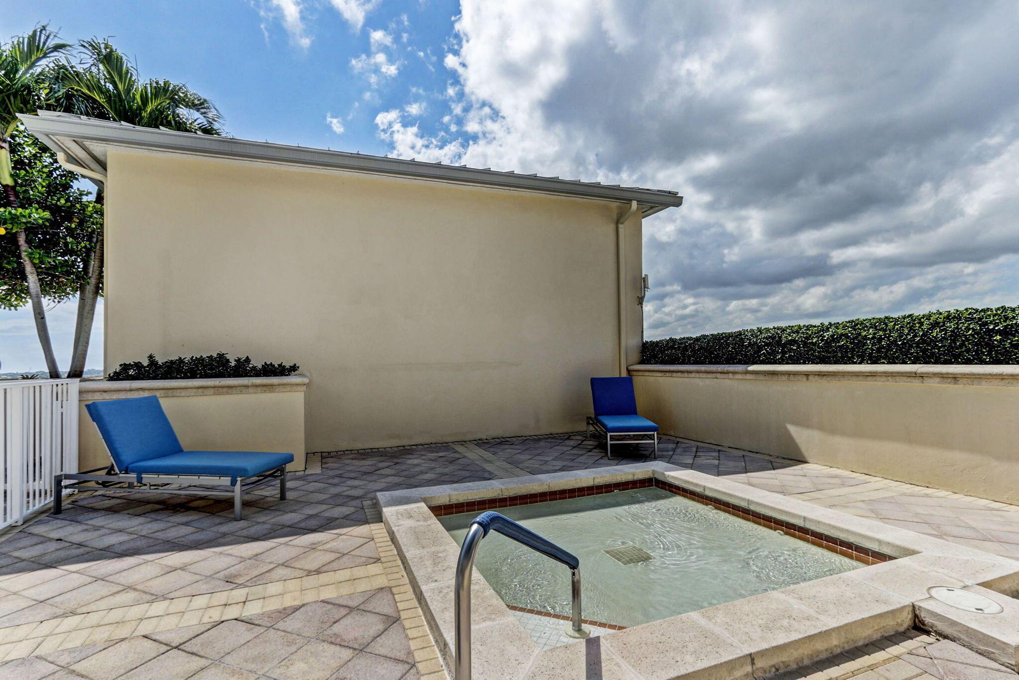 2640 Lake Shr Dr #1710 Riviera Beach, FL 33404