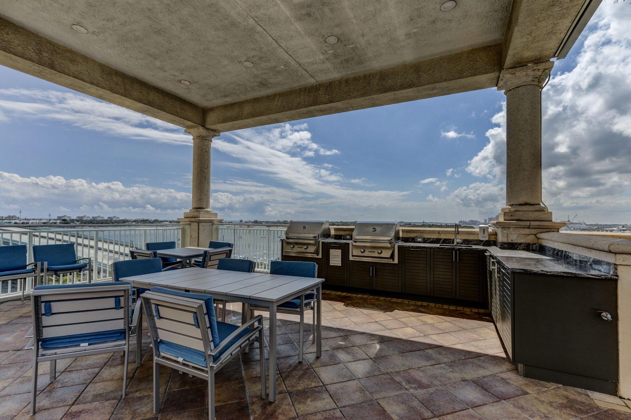 2640 Lake Shr Dr #1710 Riviera Beach, FL 33404