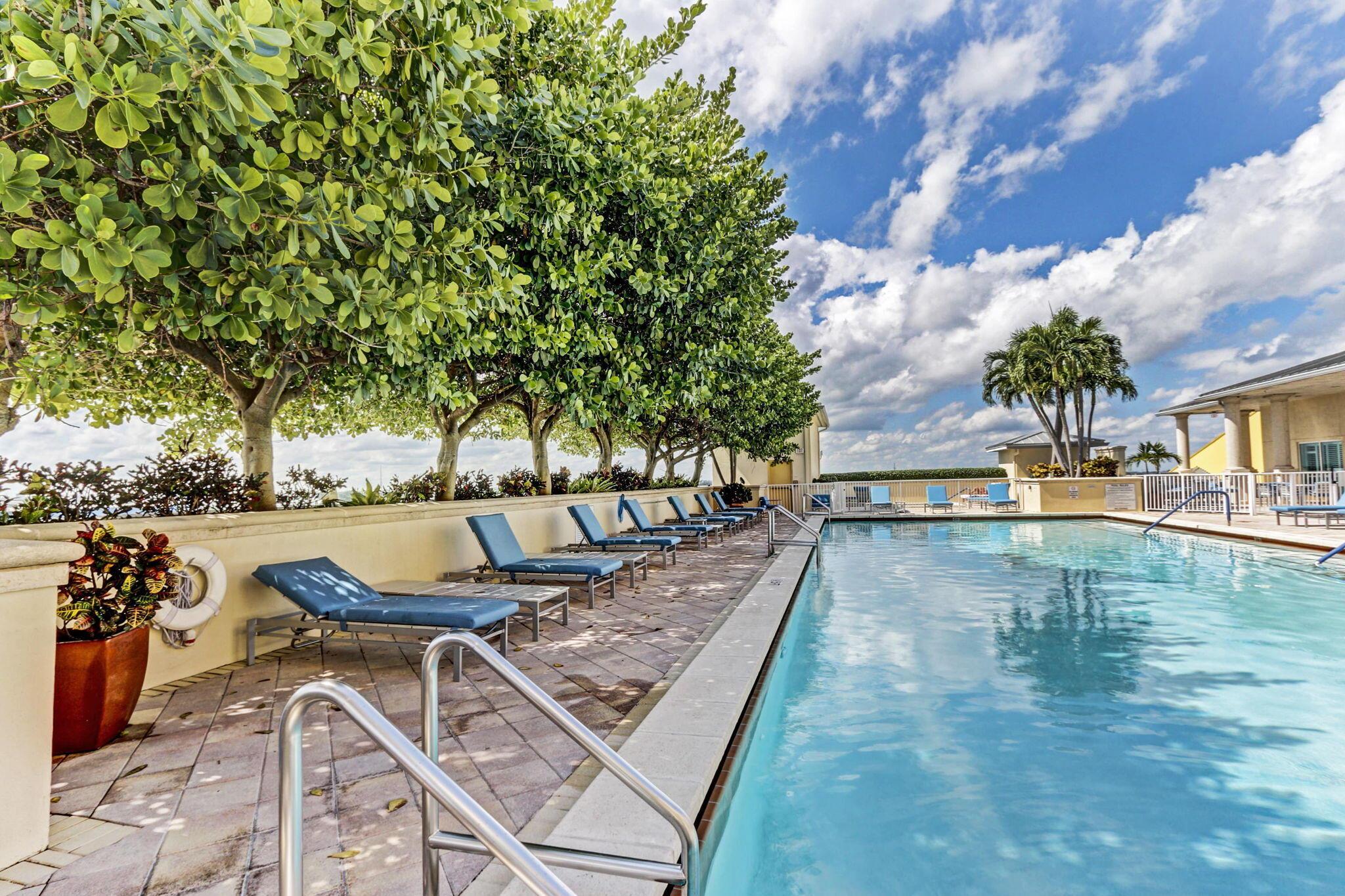 2640 Lake Shr Dr #1710 Riviera Beach, FL 33404