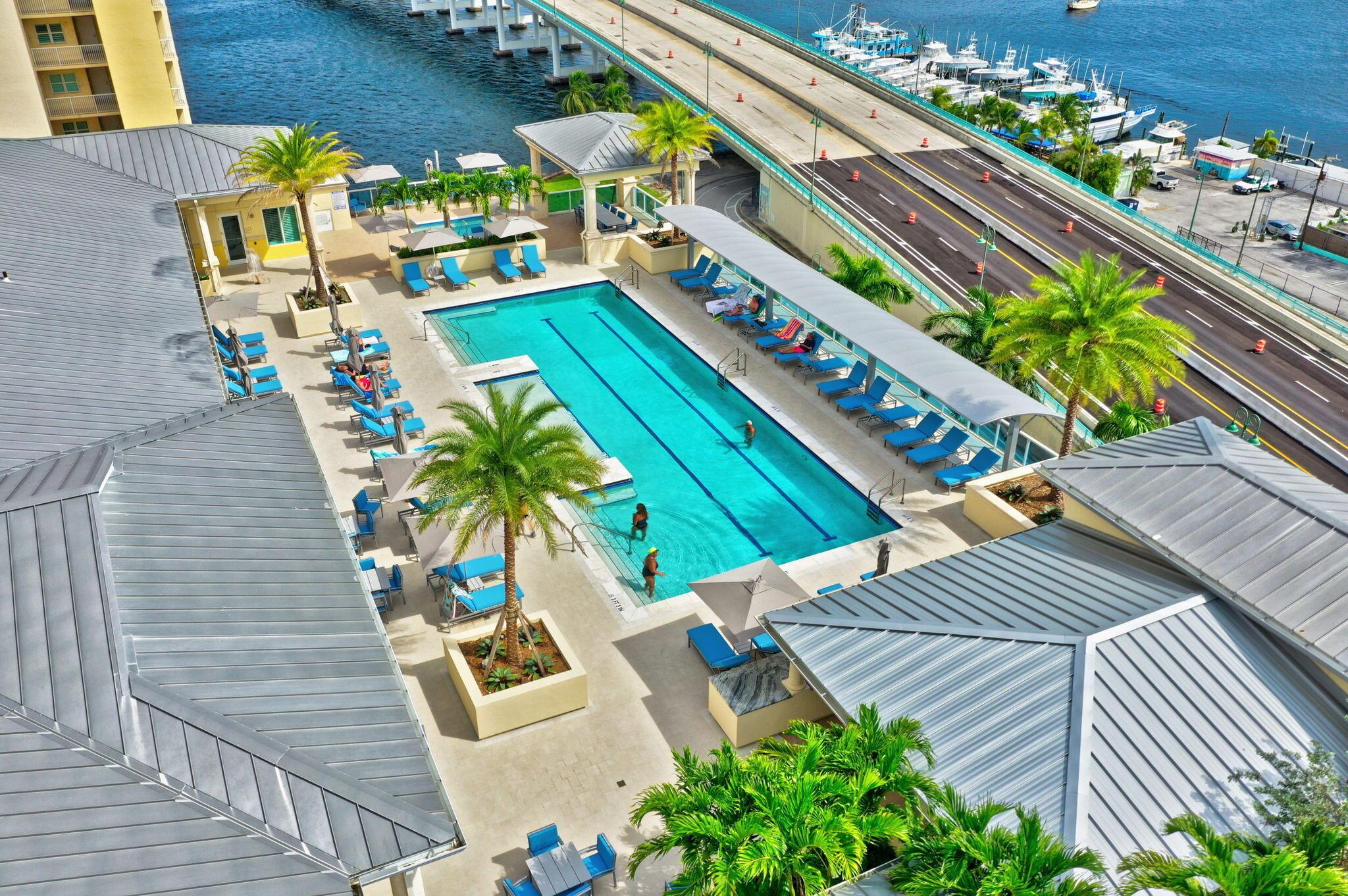 2640 Lake Shr Dr #1710 Riviera Beach, FL 33404