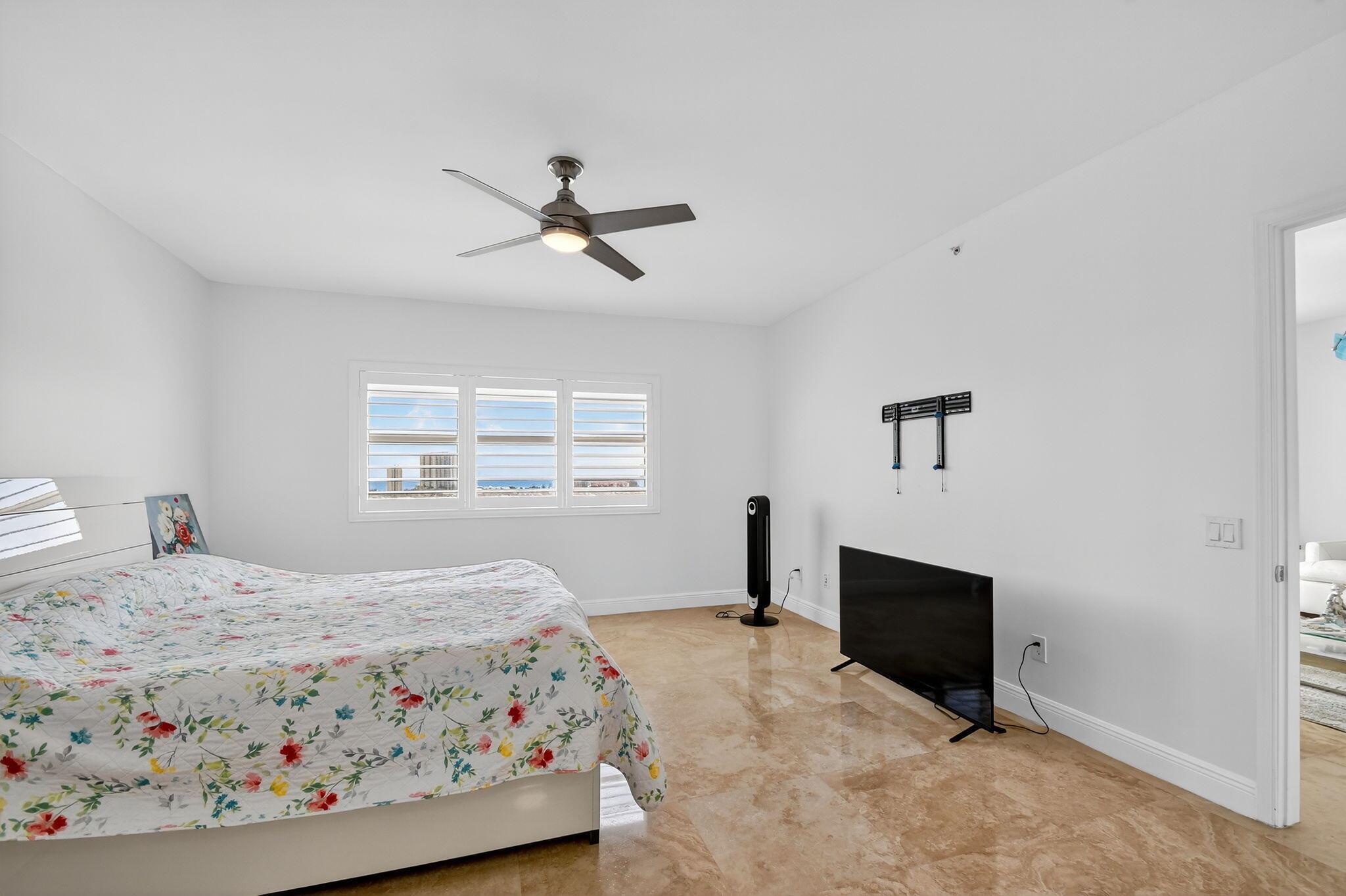 2640 Lake Shr Dr #1710 Riviera Beach, FL 33404